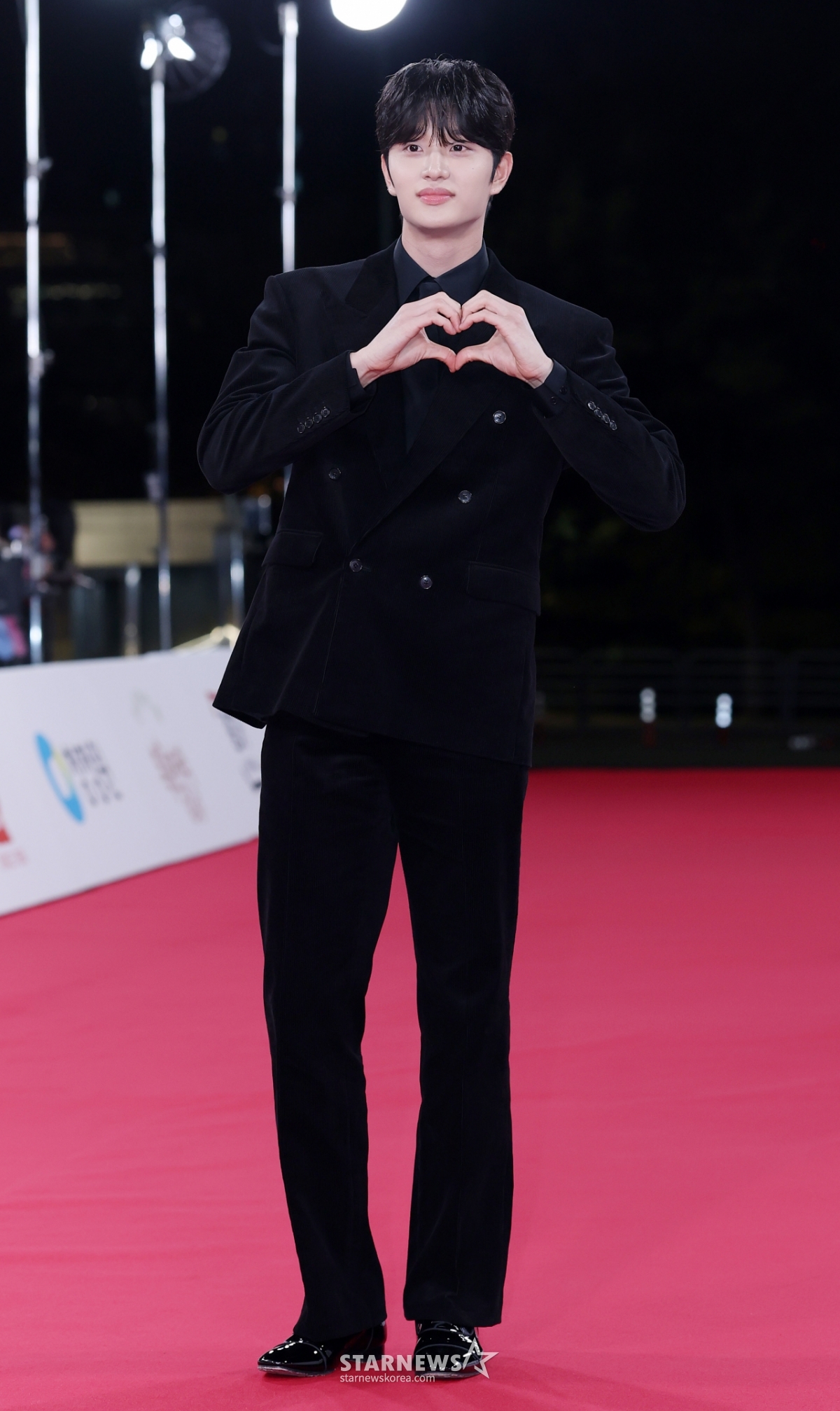 김재원, 하트보내며 레드카펫 입성[★포토]