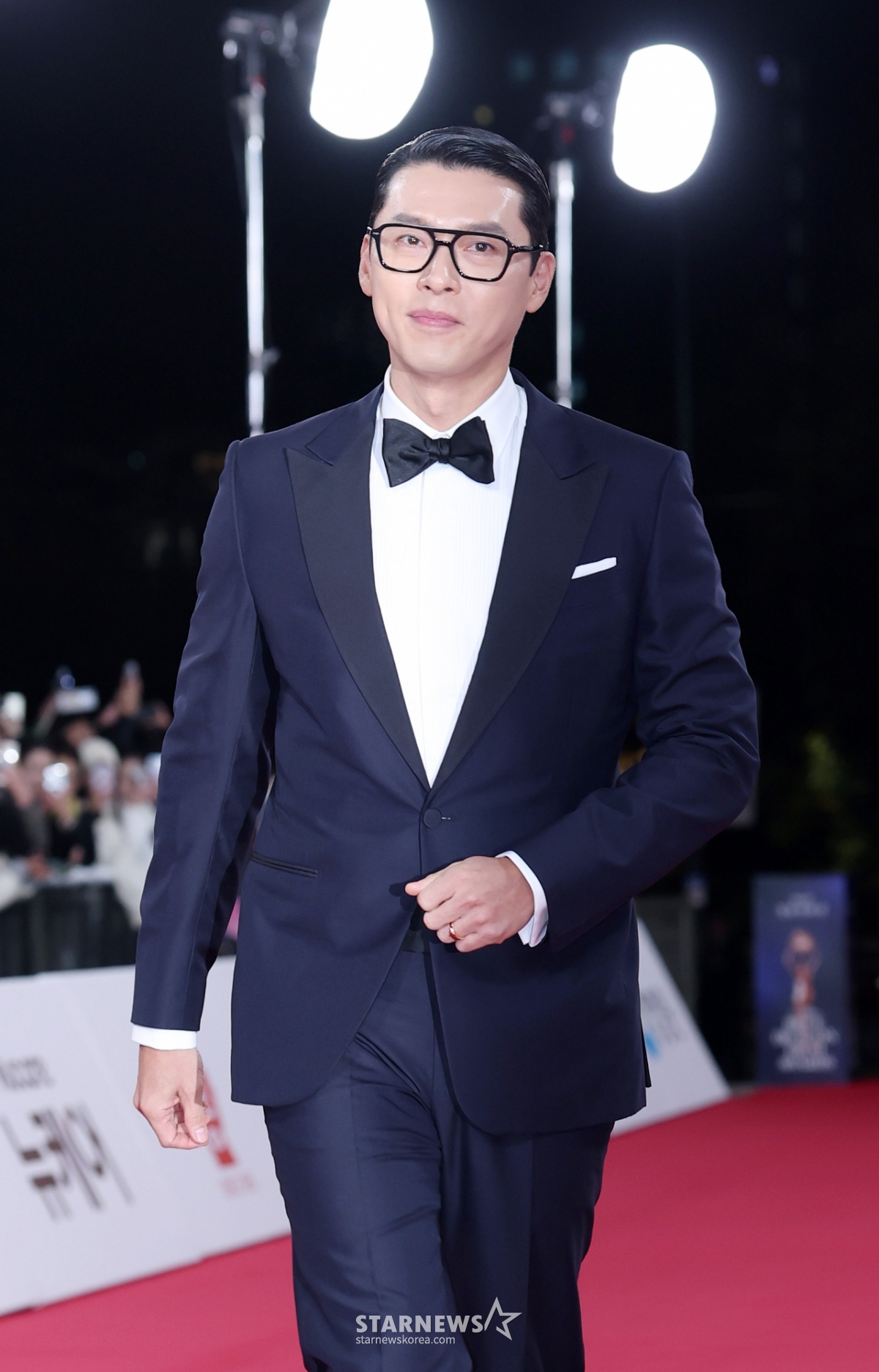 현빈, 눈에 띄는 뿔테 안경[★포토]