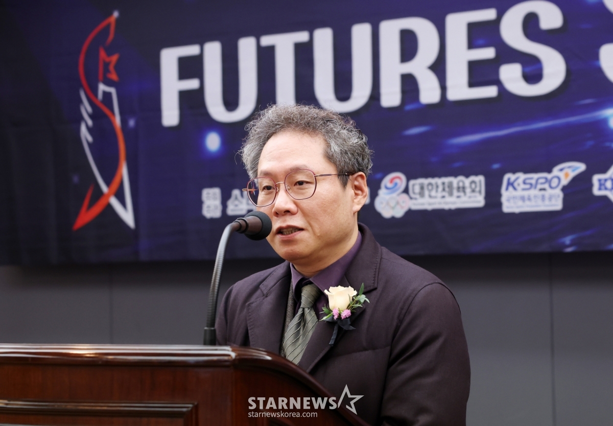 축사하는 한준희 쿠팡플레이 축구 해설위원[★포토]