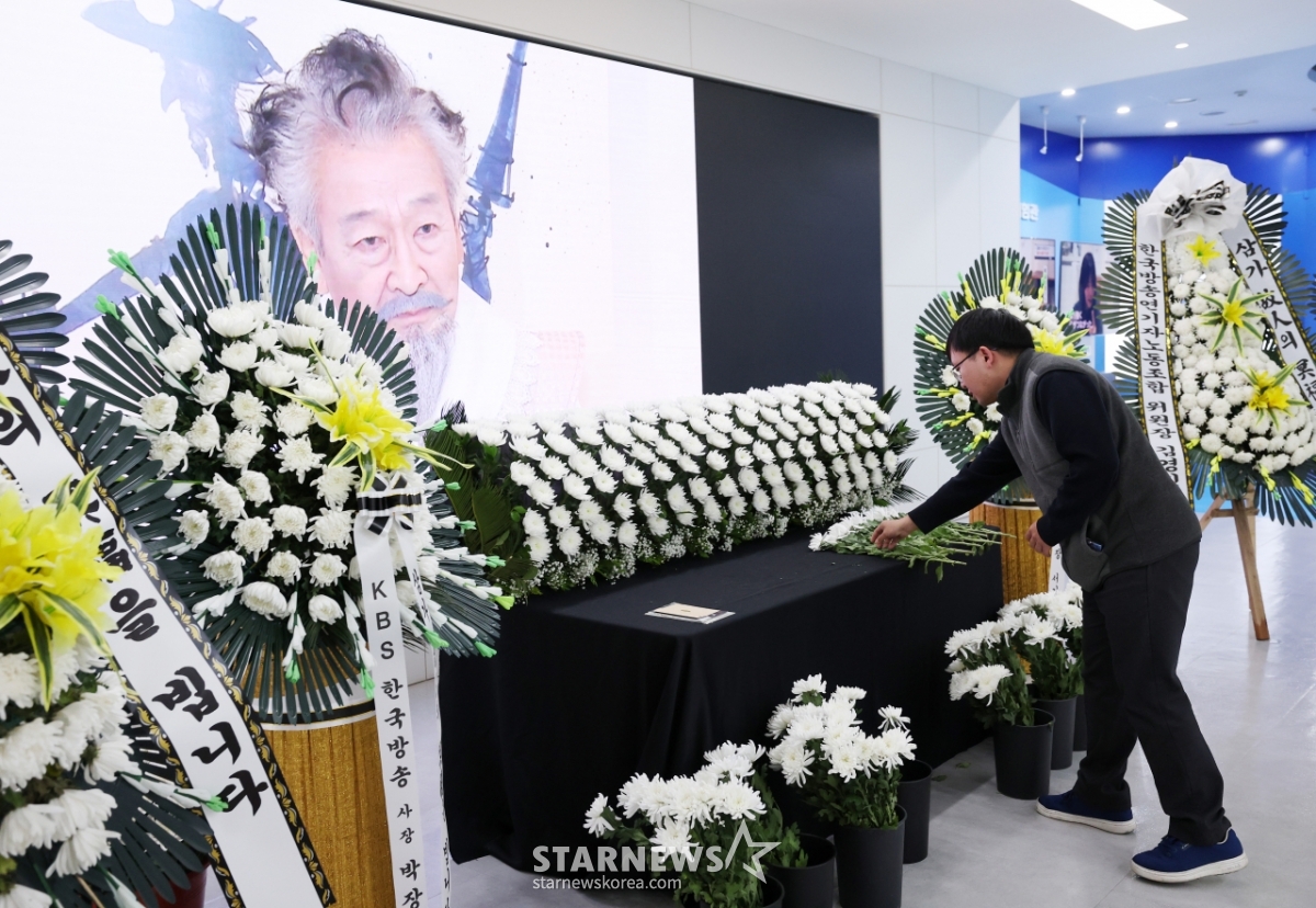 故이순재 분향소 찾은 시민[★포토]