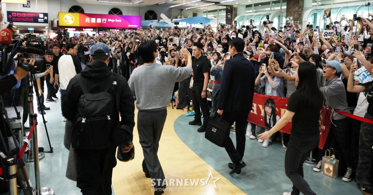 AAA 참석 박보검, 엄청난 환호 속 대만 입국[★포토]