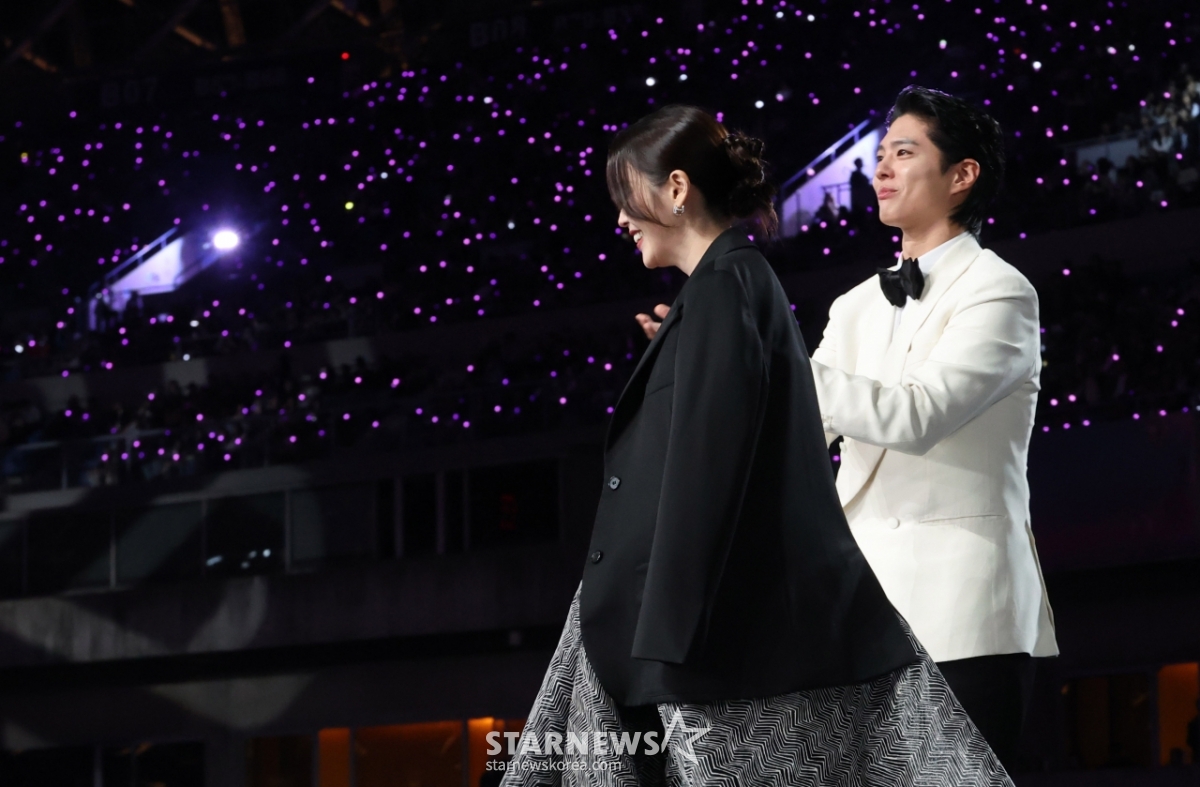 대상 아이유 '관식이 에스코트 언제까지?' [★포토]