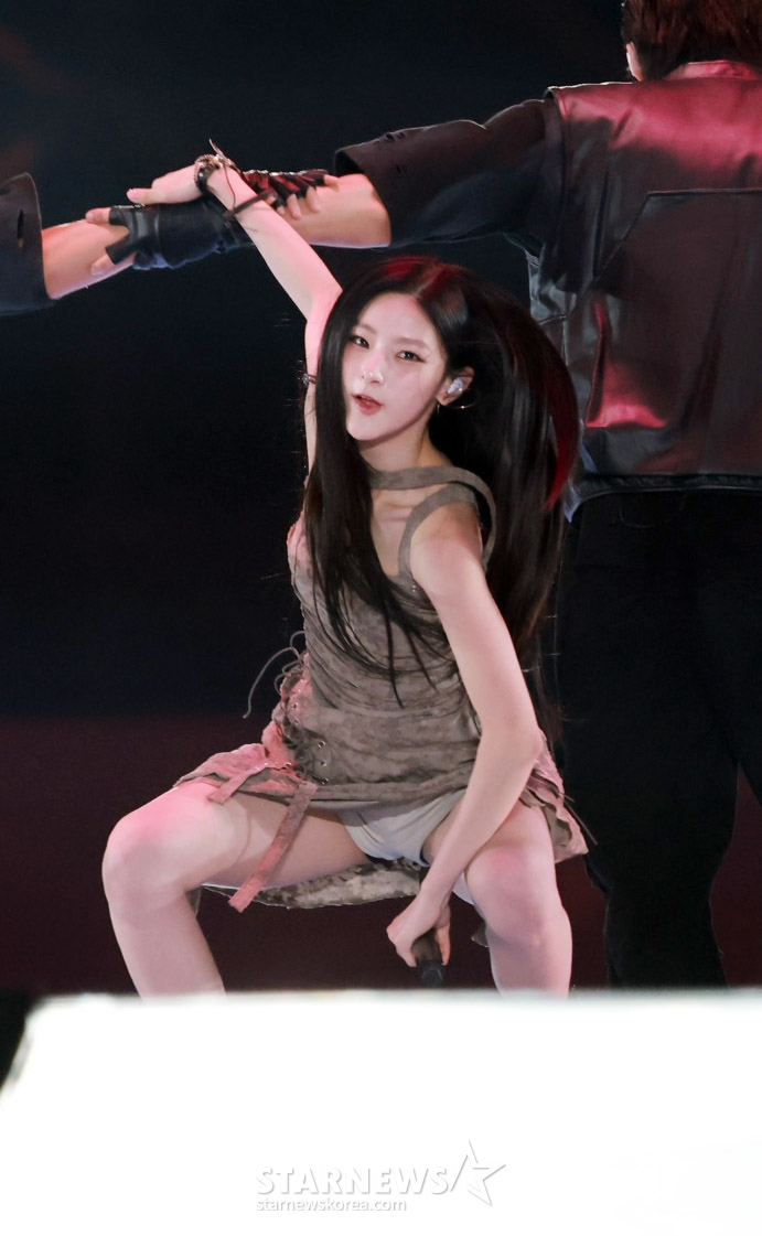 키스오브라이프 하늘 '터프걸'[★포토]