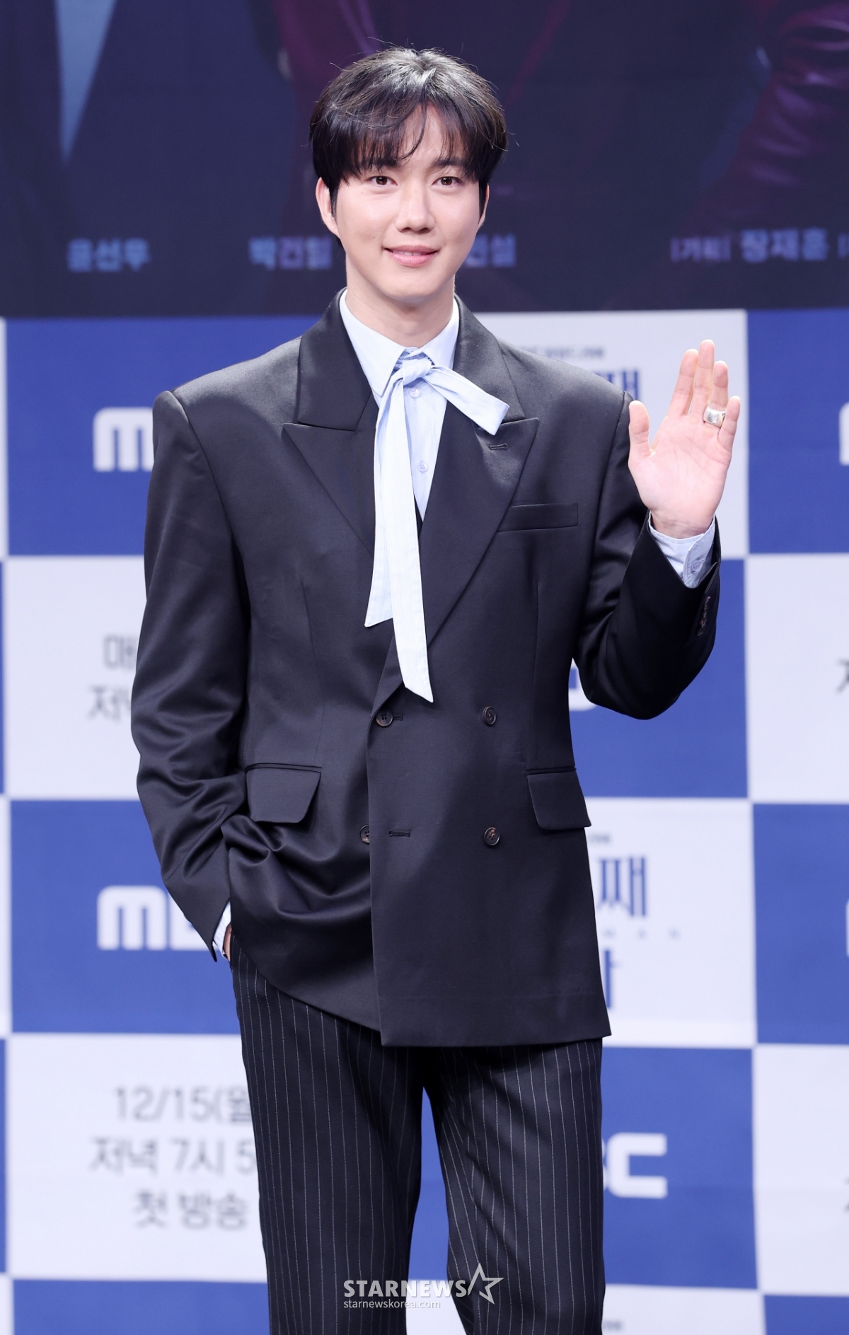 박건일, 미소와 함께 손인사[★포토]