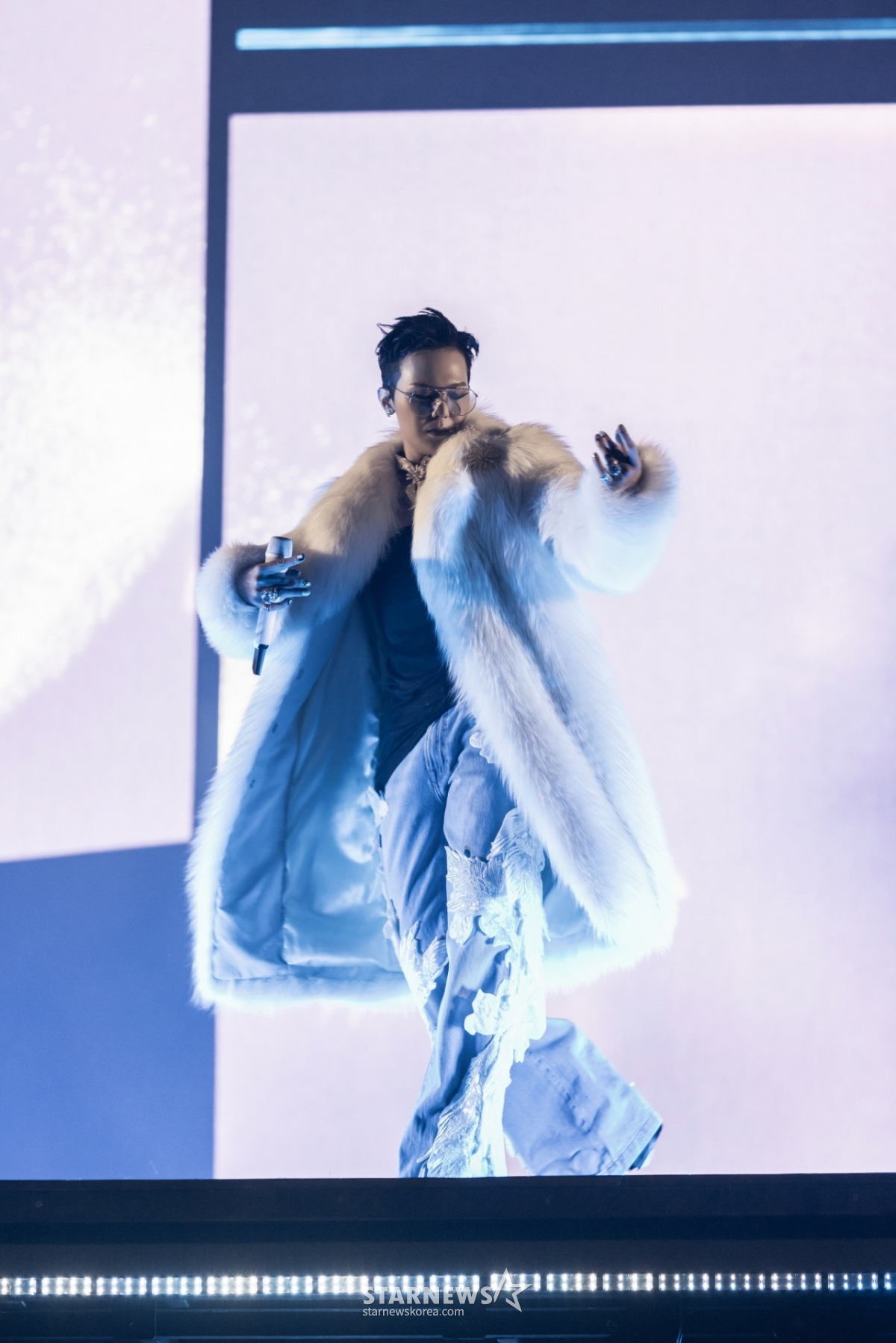 지드래곤 '화려한 패션 센스'[★포토]