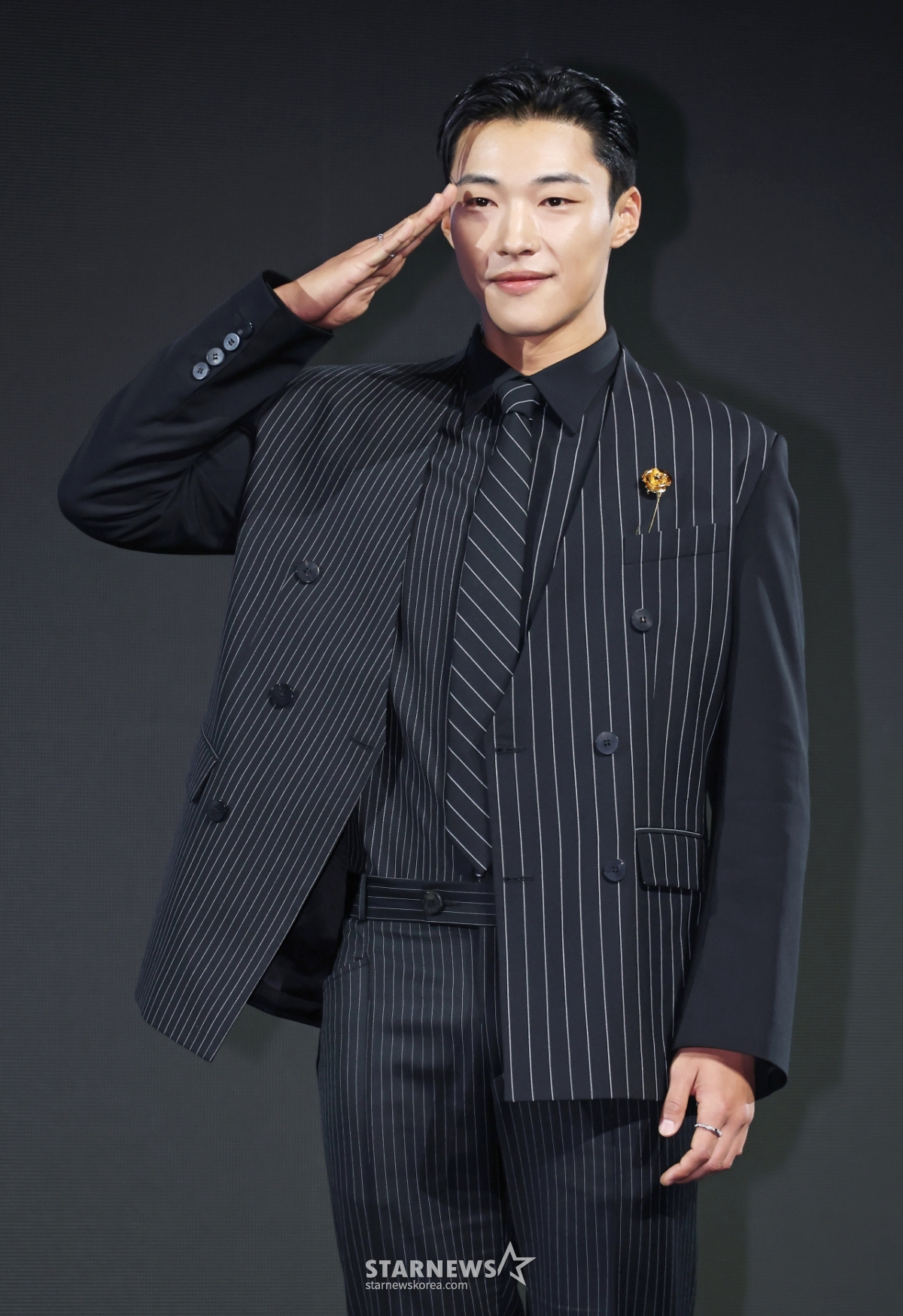 우도환 '각잡힌 거수경례'[★포토]