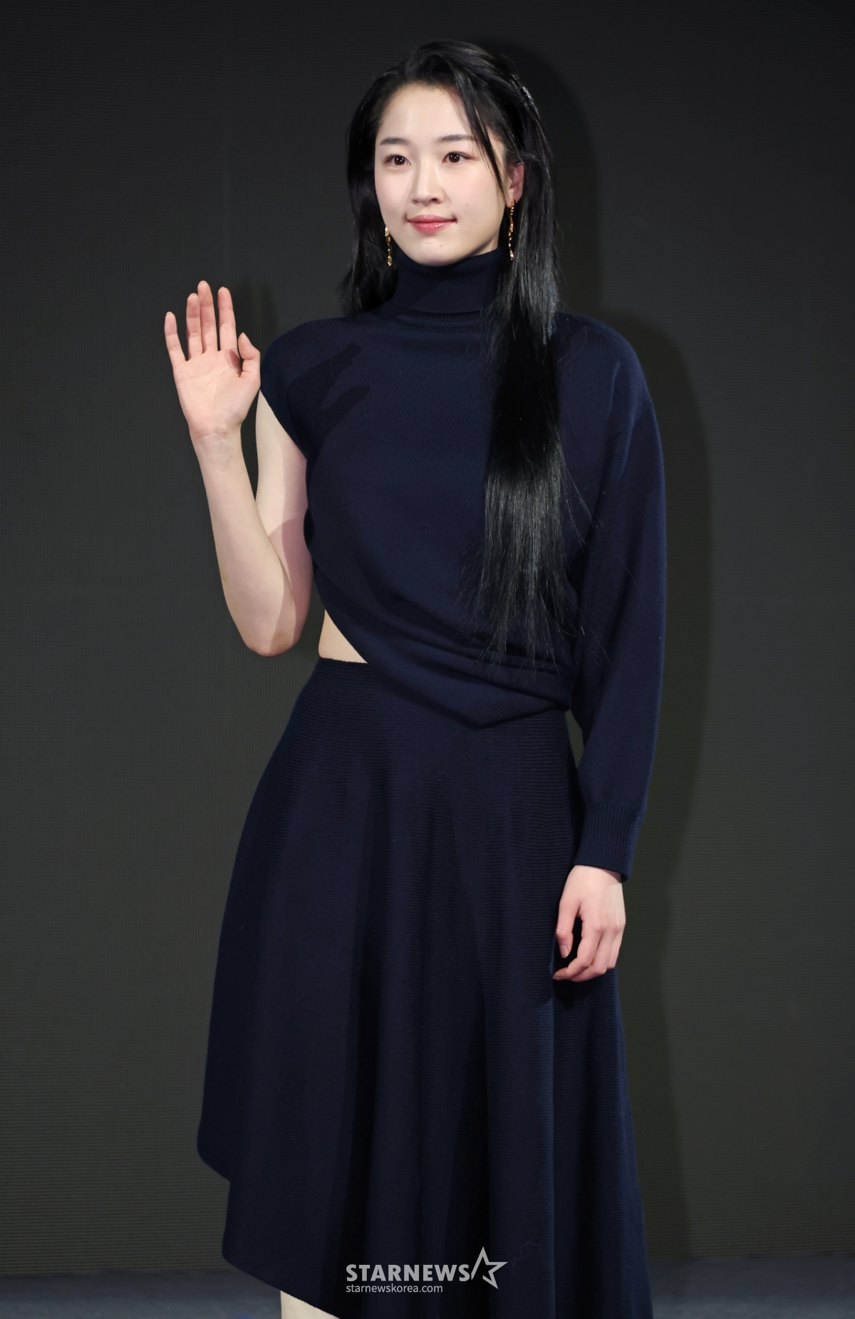 원지안 '사랑스런 손인사'[★포토]