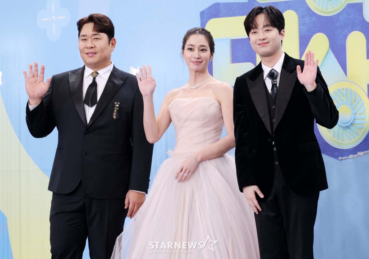 문세윤-이민정-이찬원, '2025 KBS 연예대상' 3MC[★포토]