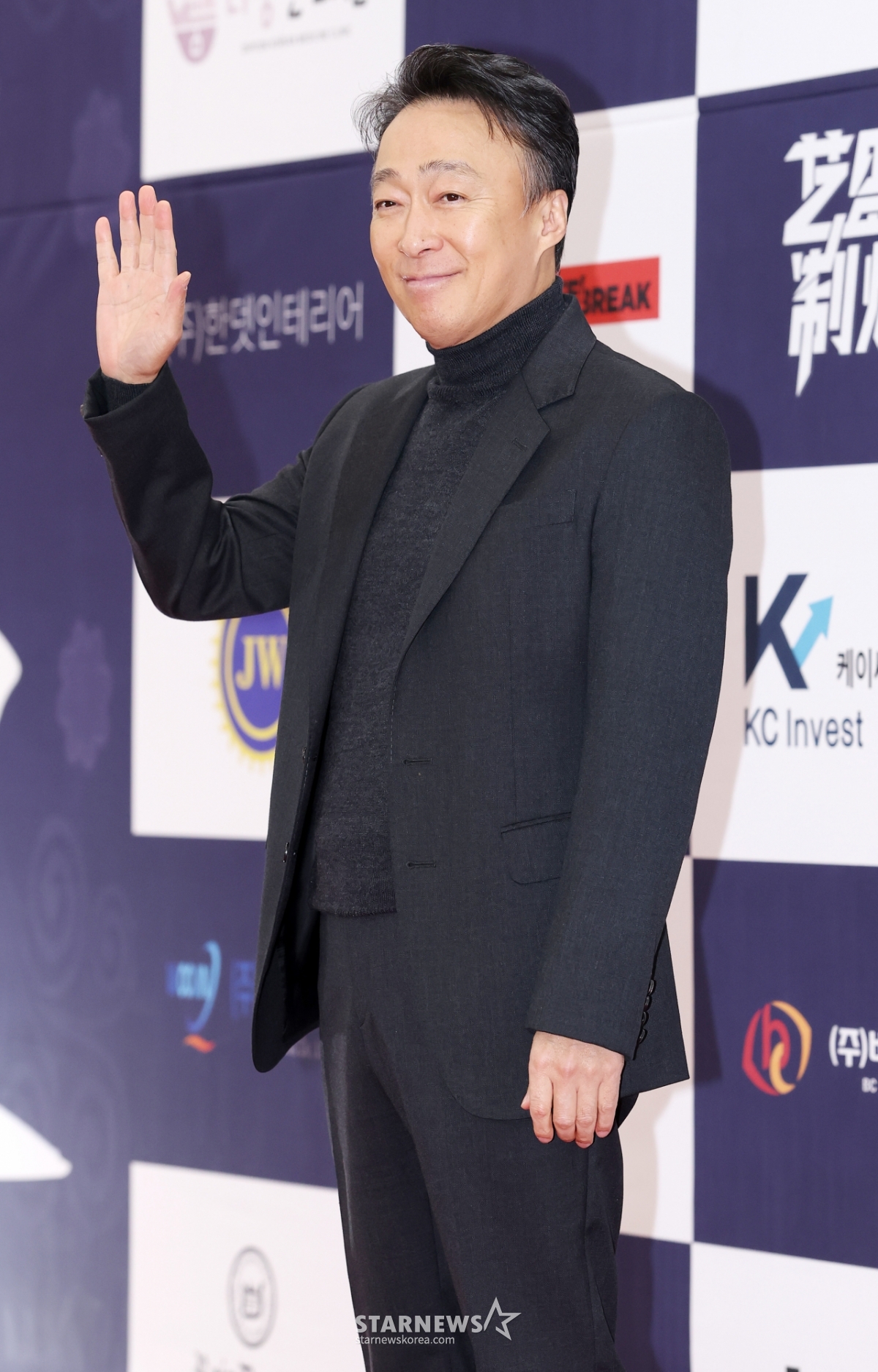 이성민, 젠틀한 손인사[★포토]