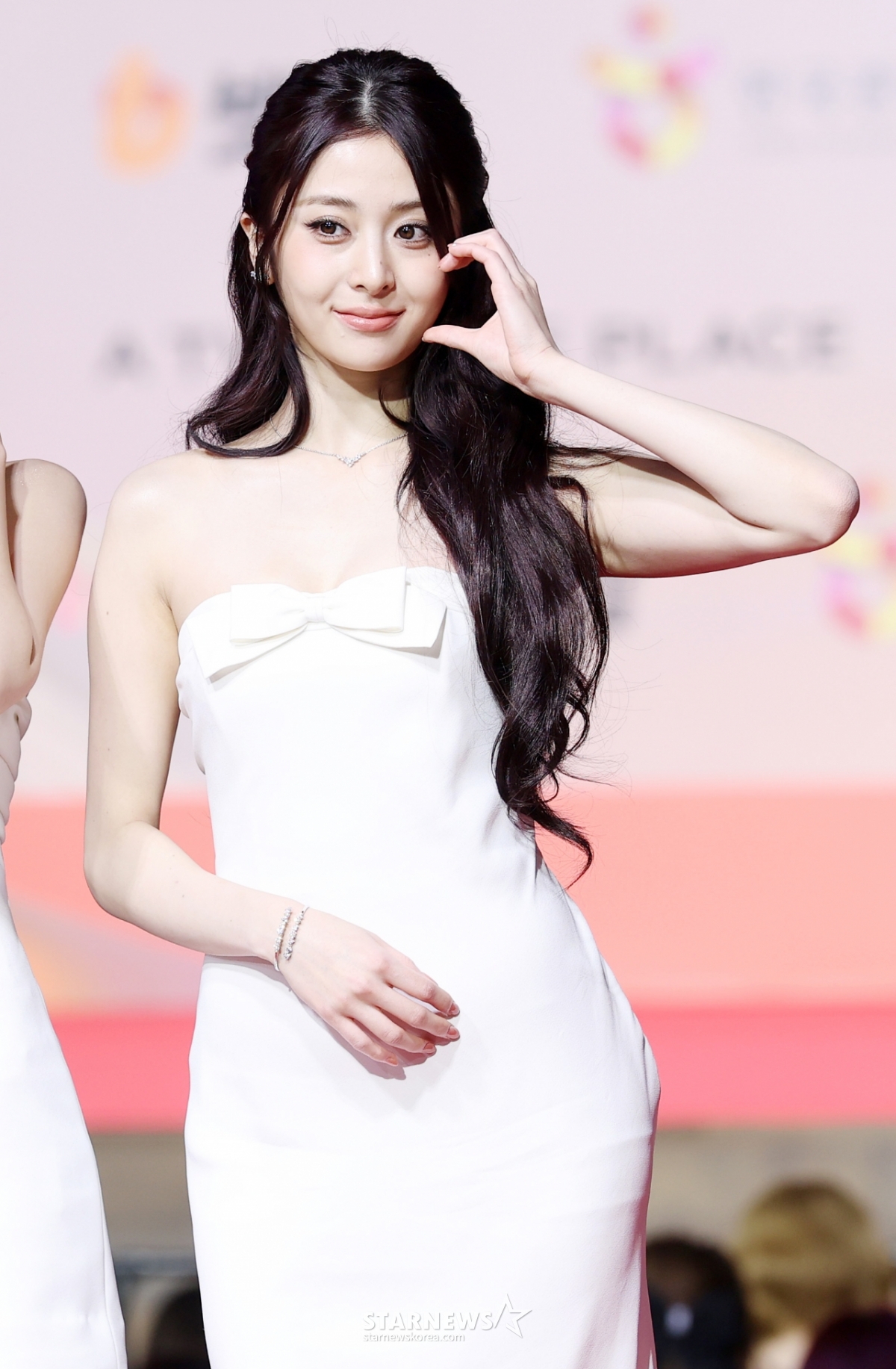 허윤진, 하트로 완성한 러블리[★포토]