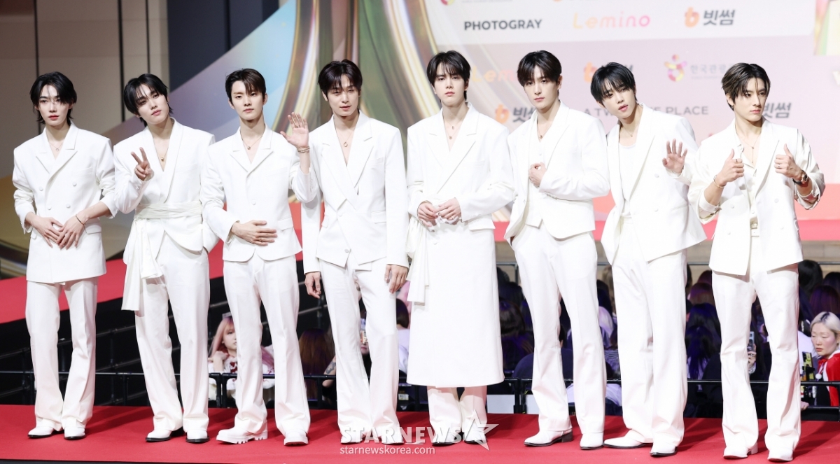 더보이즈, 올 화이트로 꾸민 패션[★포토]