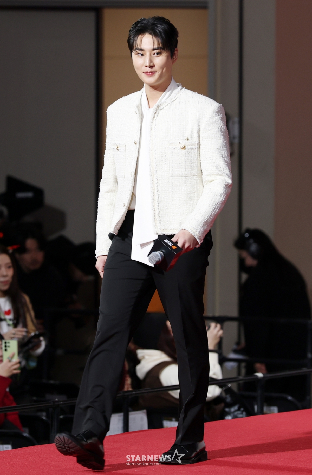 영케이, 오늘은 MC로 가요대전 참석[★포토]