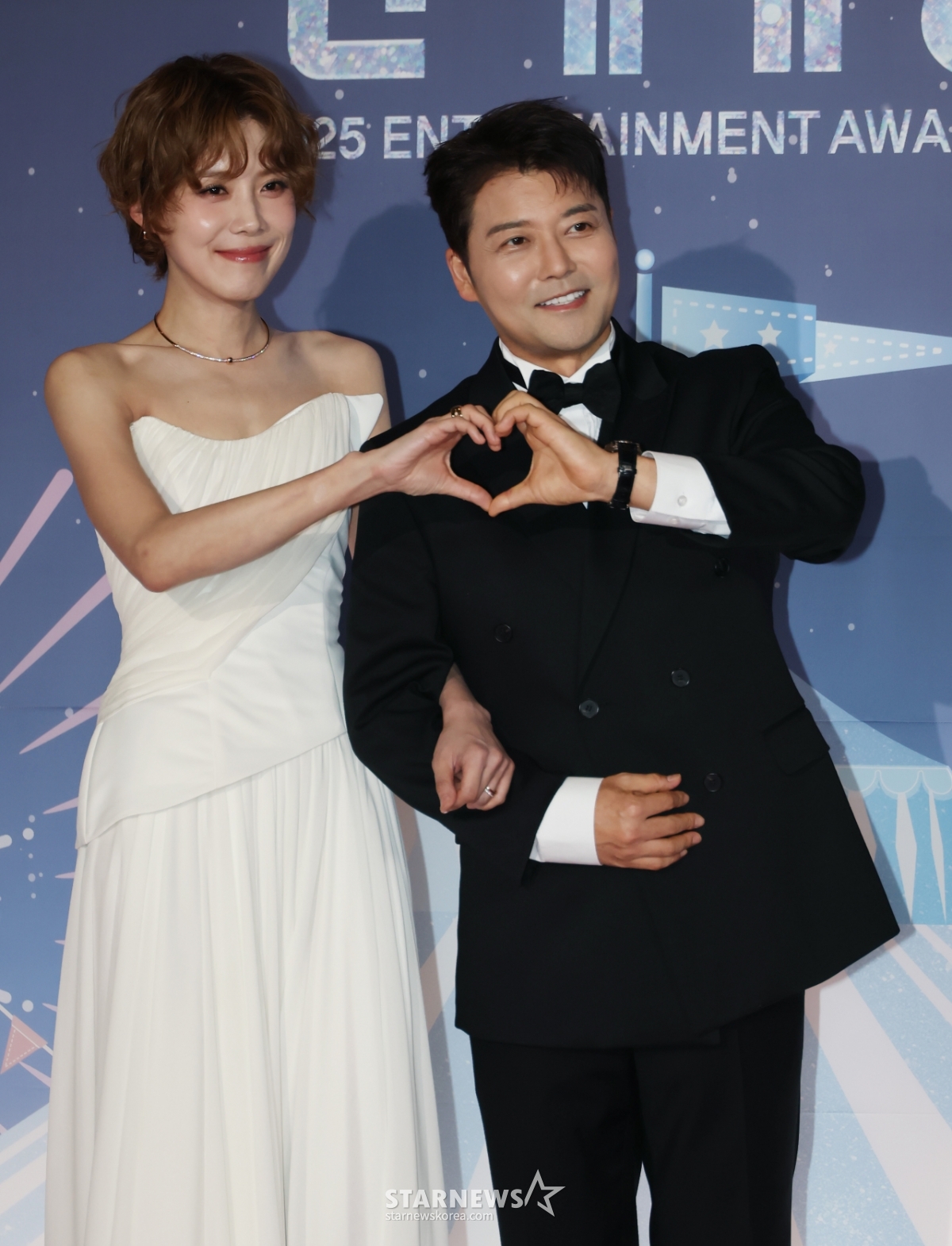 장도연-전현무 '다정한 손하트'[★포토]