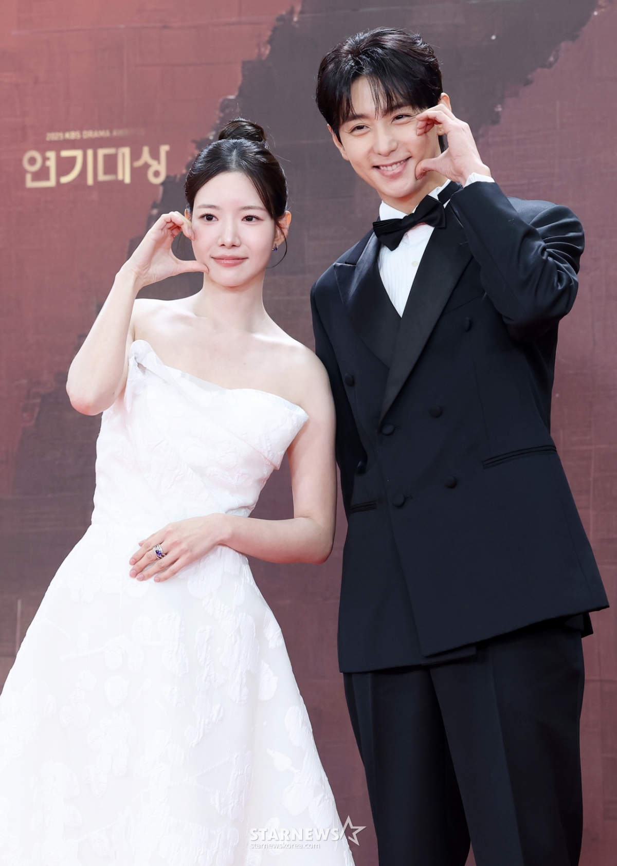 하승리-현우, 볼하트까지 찰떡 커플[★포토]