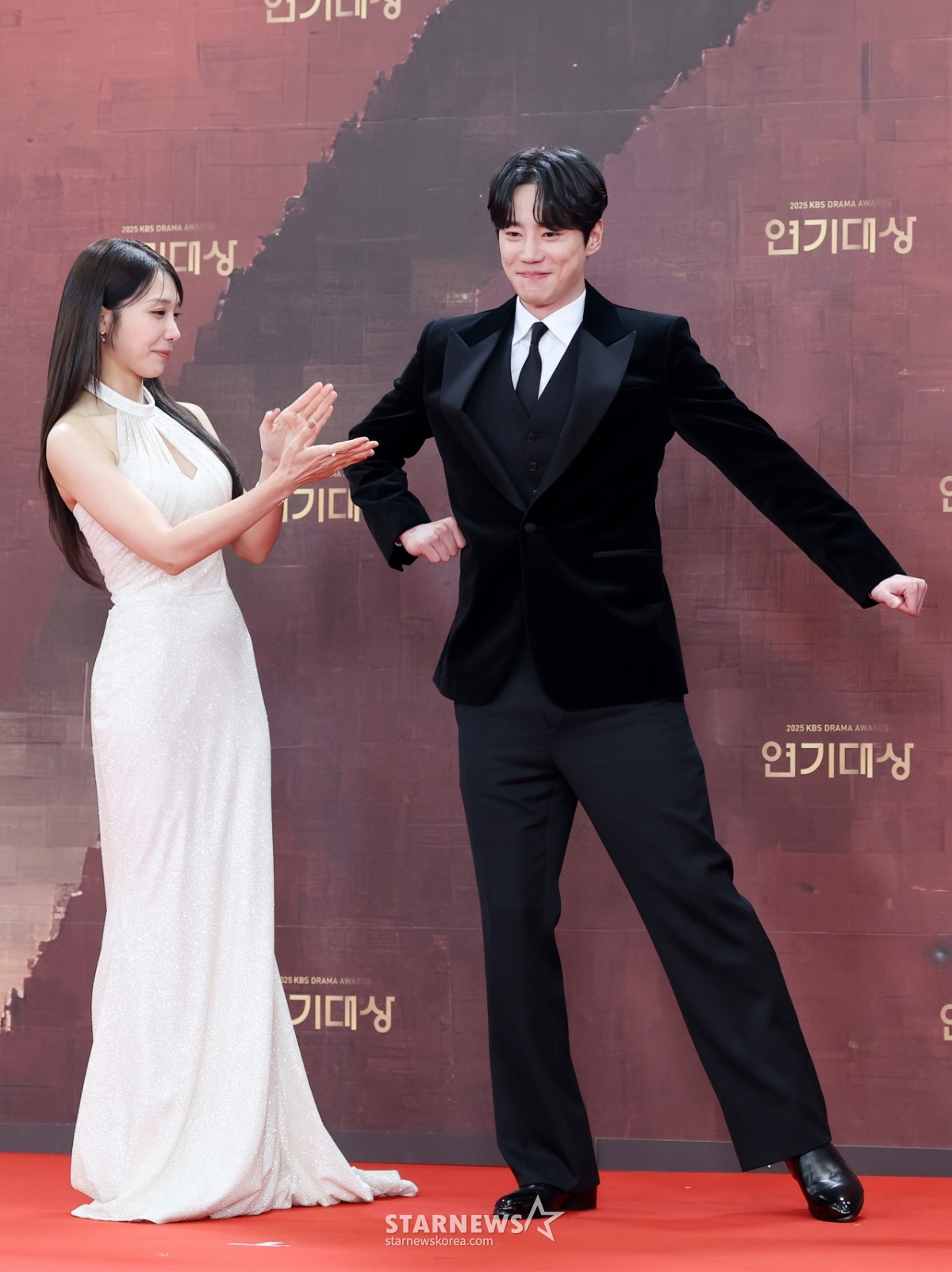 정은지, 이준영 포징에 박수[★포토]