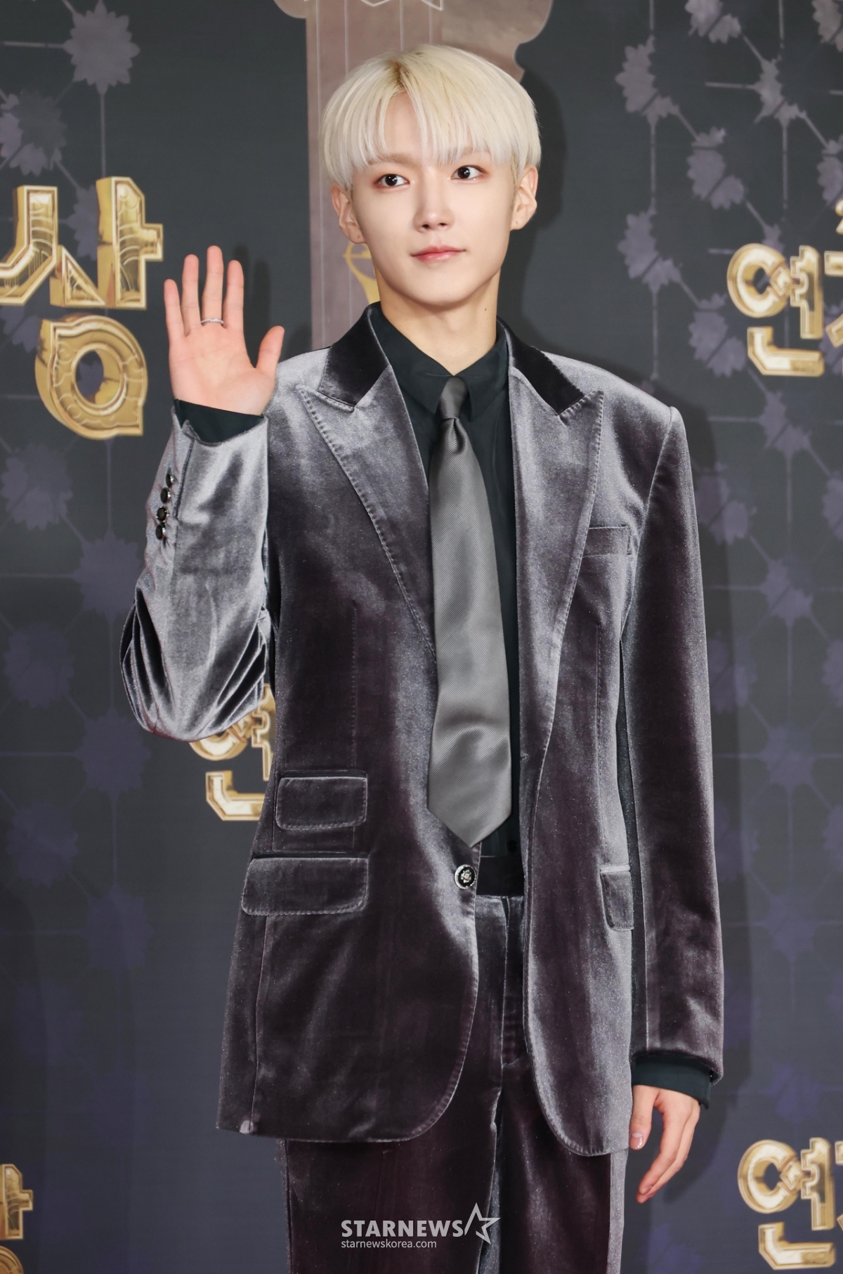 하유준 '여심 잡는 손인사'[★포토]