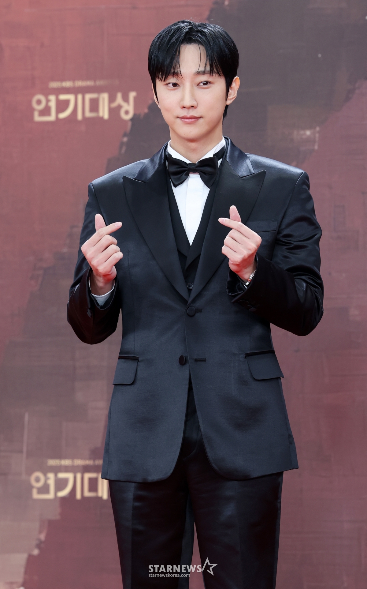 진영, 손하트를 뿅[★포토]