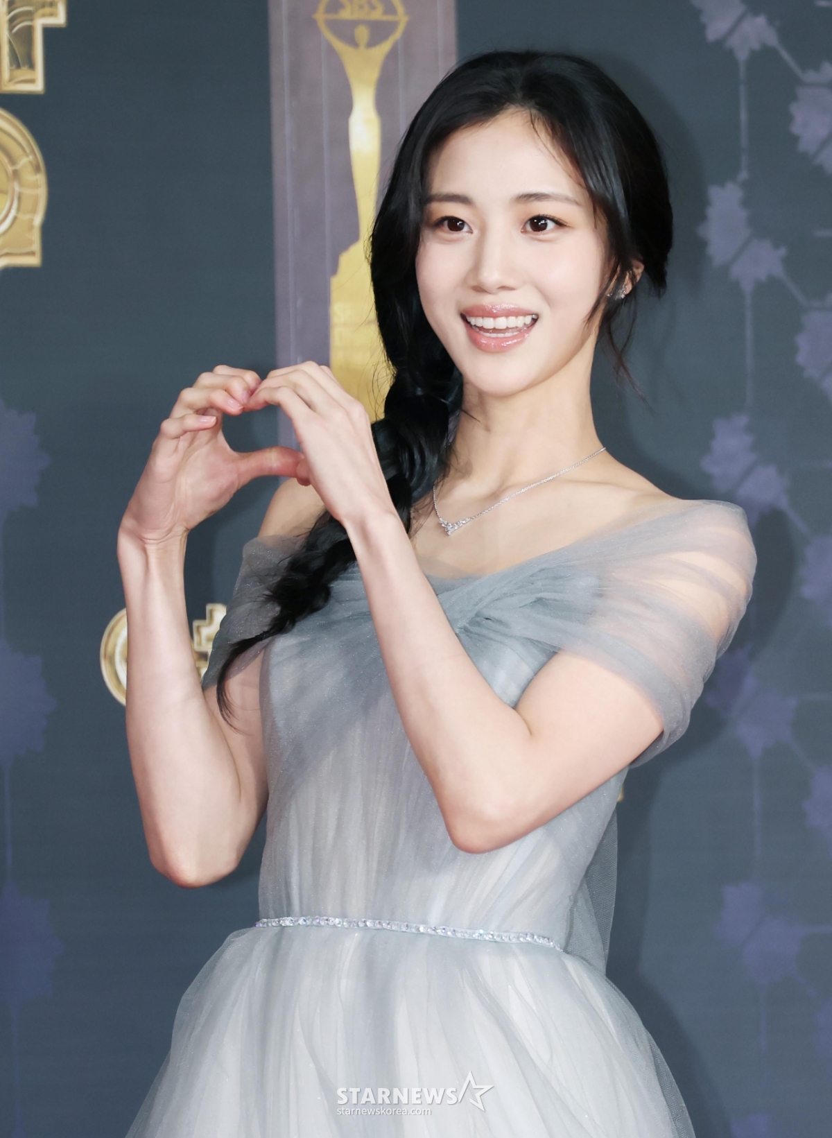 홍화연 '사랑스런 손하트'[★포토]