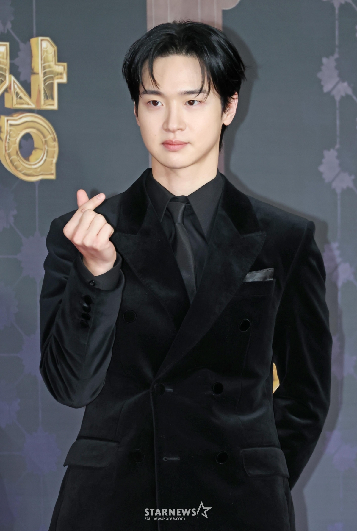 장동윤 '시크한 손하트'[★포토]