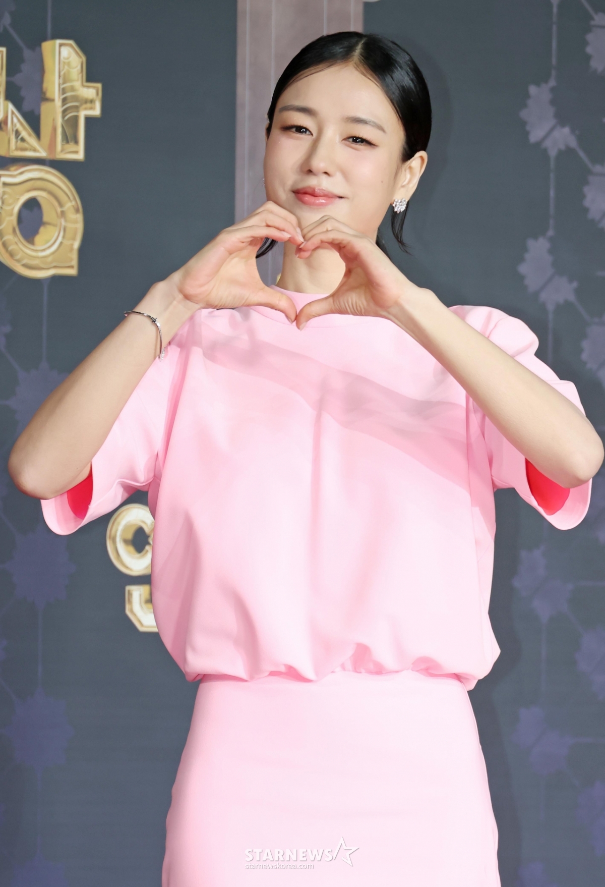 안은진 '깜찍 하트'[★포토]