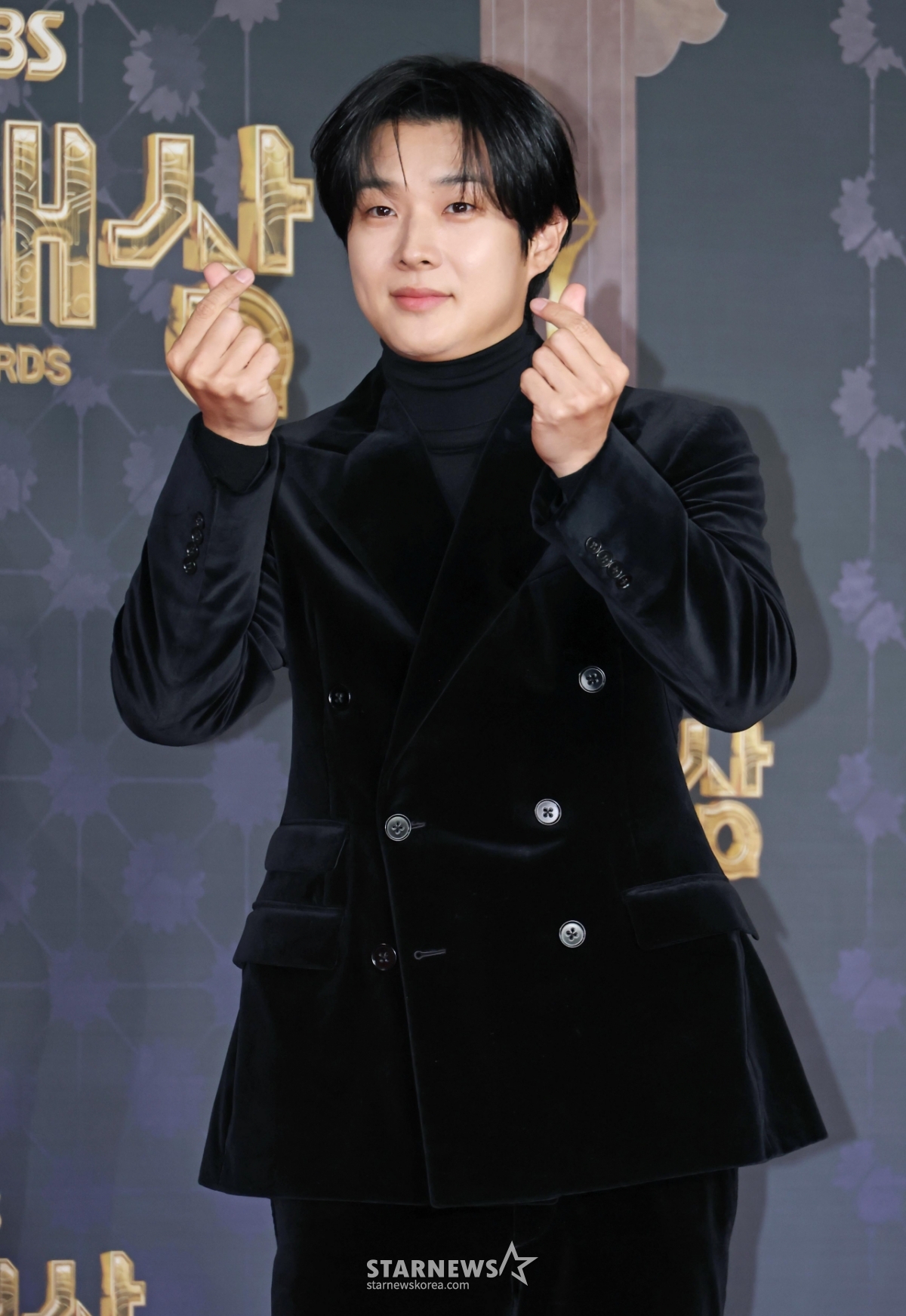 최우식 '깜찍 손하트'[★포토]