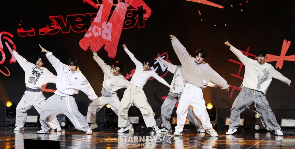 아이덴티티, 칼 각 안무[★포토]