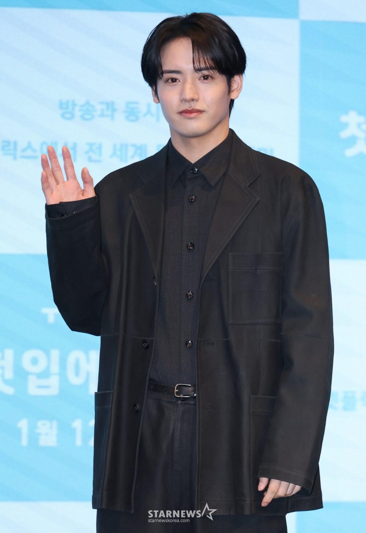 아카소 에이지 '여유로운 손인사'[★포토]