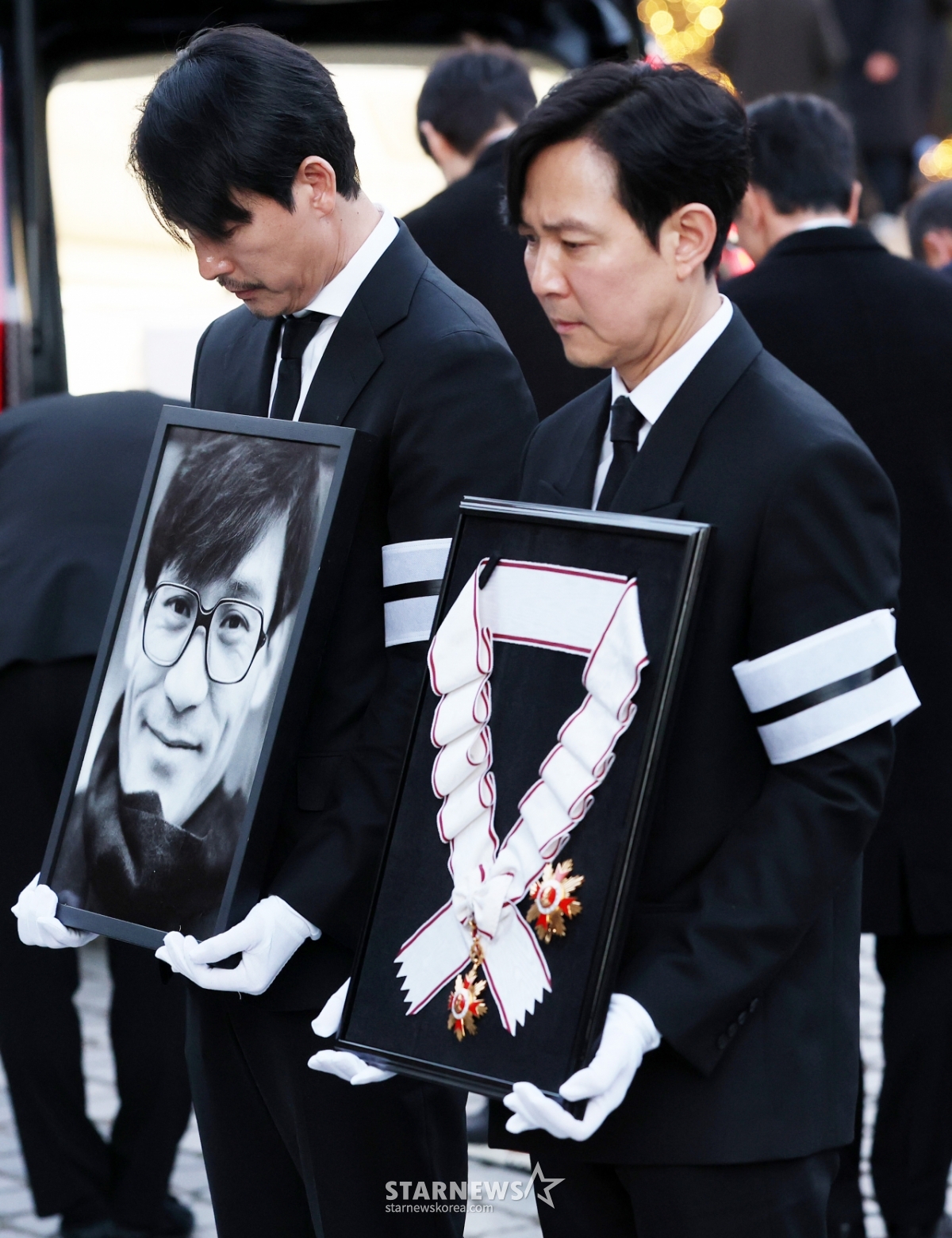 슬픔에 잠긴 정우성-이정재[★포토]