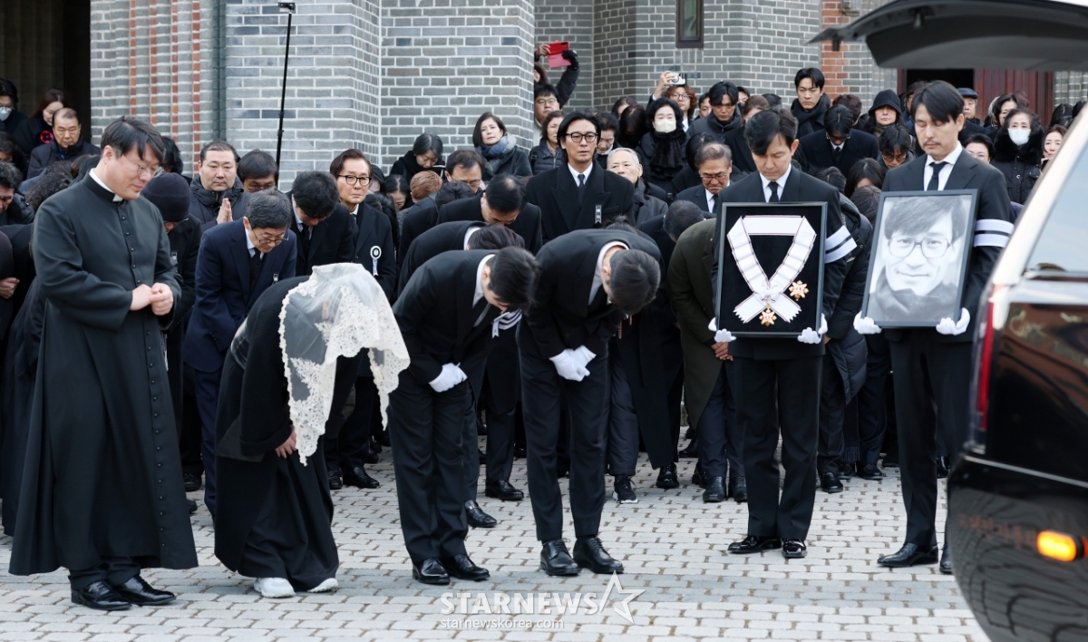 고인에게 보내는 마지막 인사[★포토]