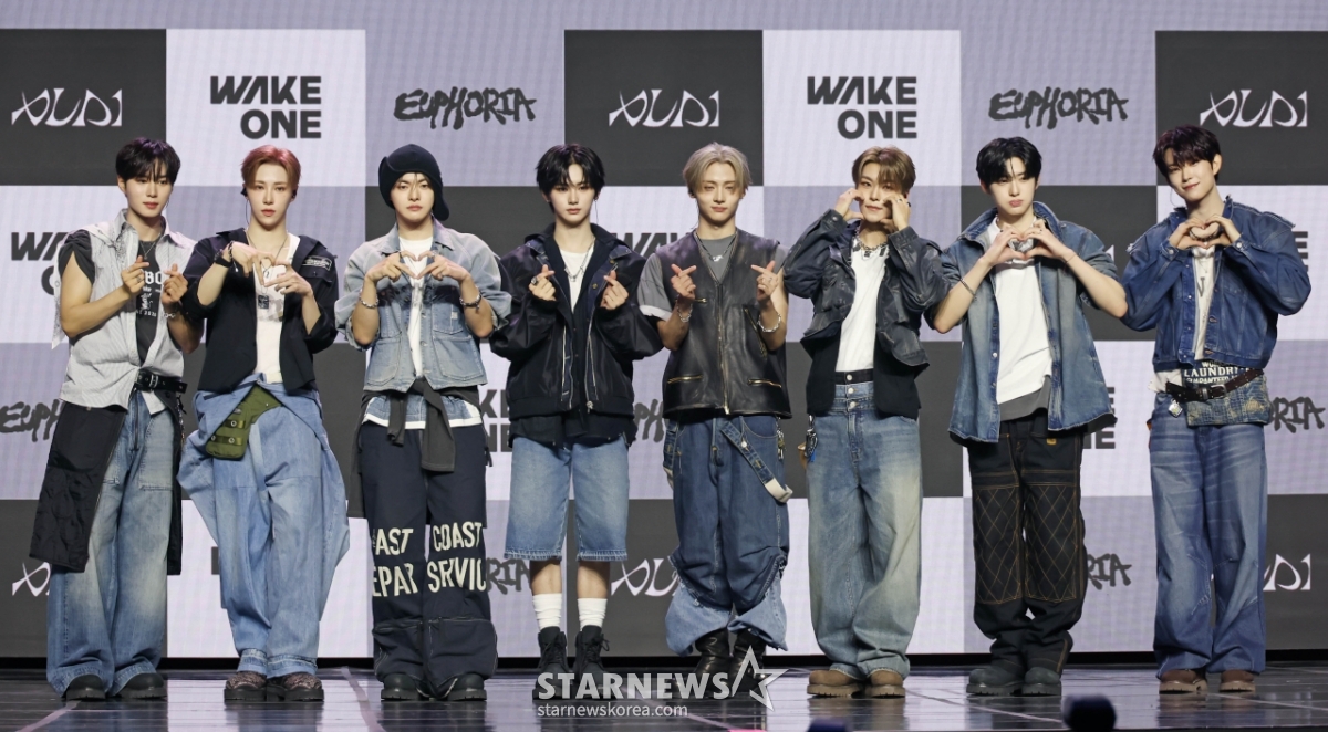 알파드라이브원 '깜찍 손하트'[★포토]