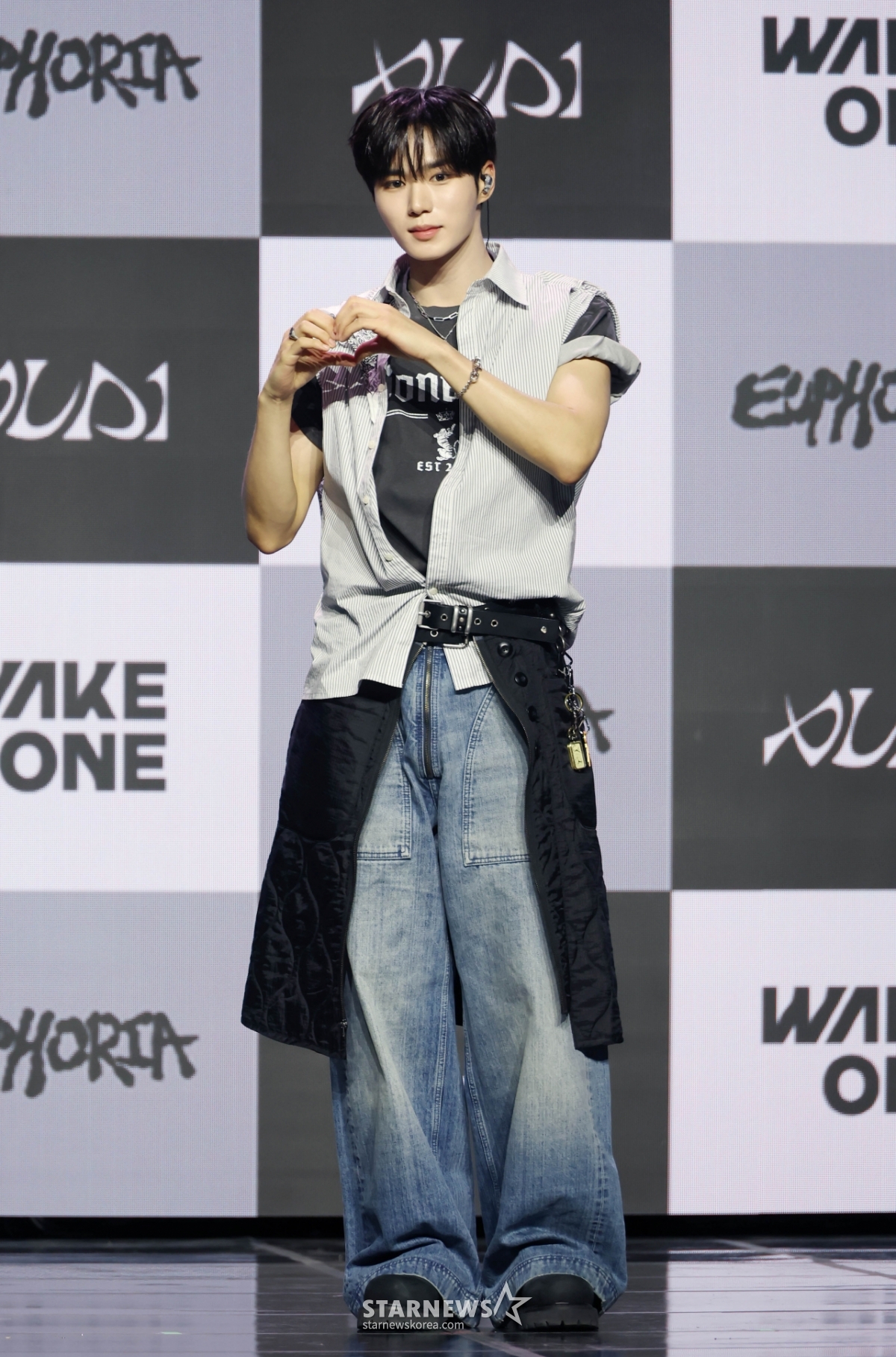 알파드라이브원 준서 '완벽한 손하트'[★포토]