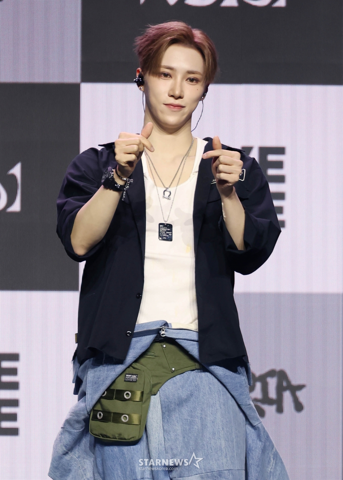 알파드라이브원 아르노 '사랑스런 손하트'[★포토]