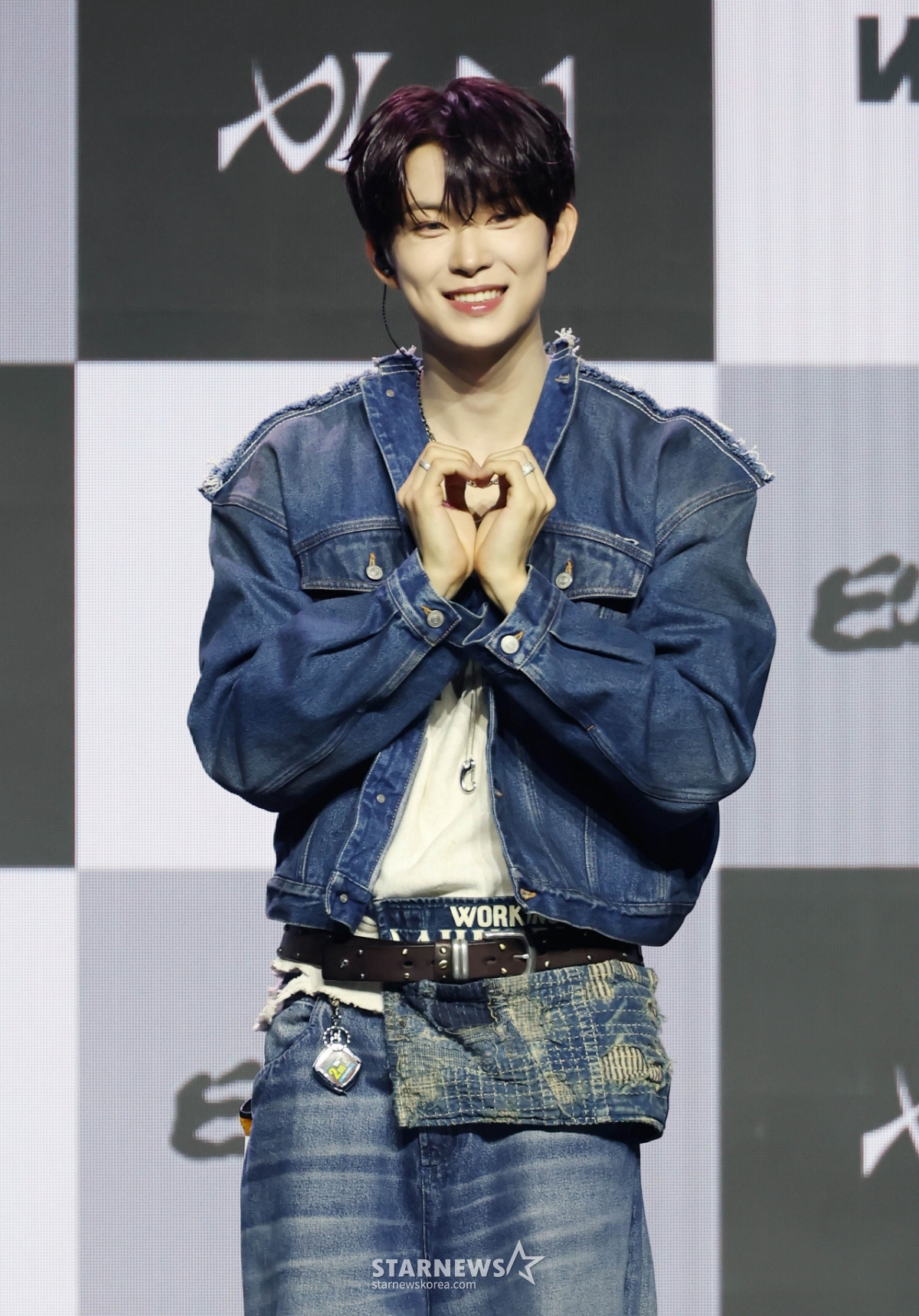 알파드라이브원 건우 '귀여운 손하트'[★포토]