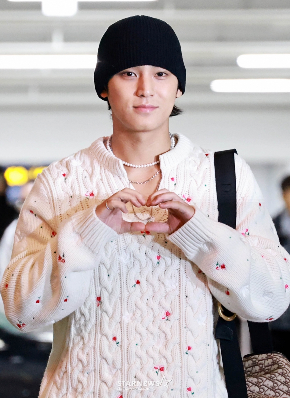 세븐틴 민규 '안구정화 하트'[★포토]