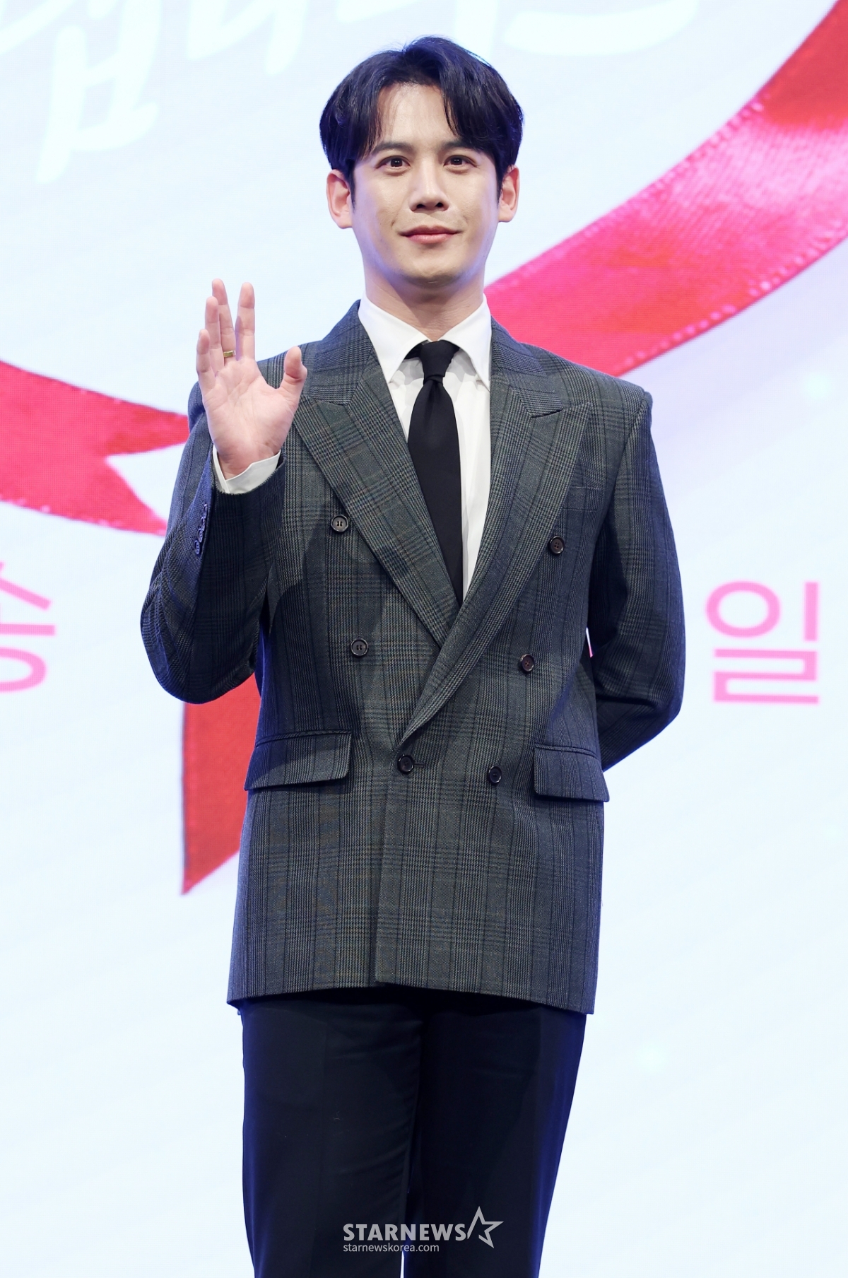 박기웅, 손인사 하나로 훈훈하게[★포토]