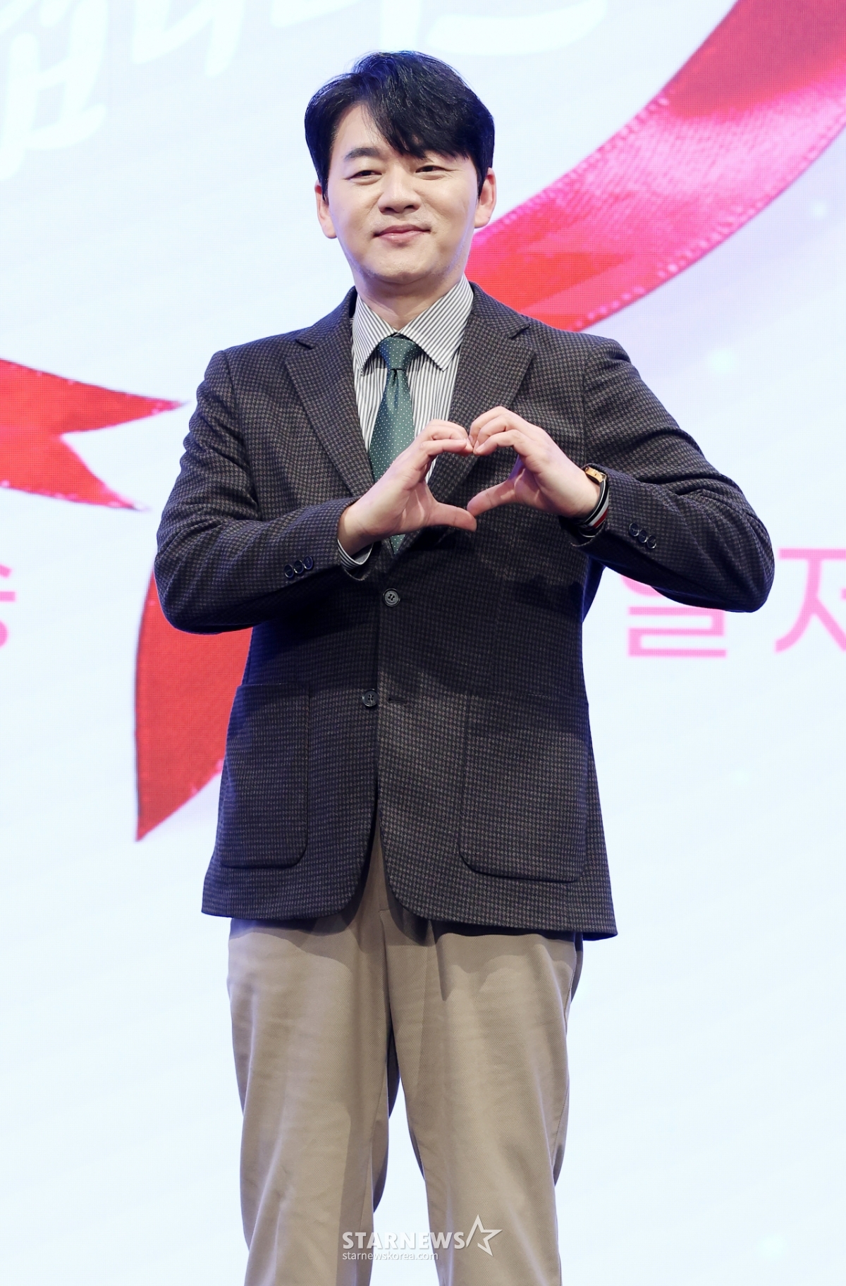 김승수, 꽃중년의 하트[★포토]