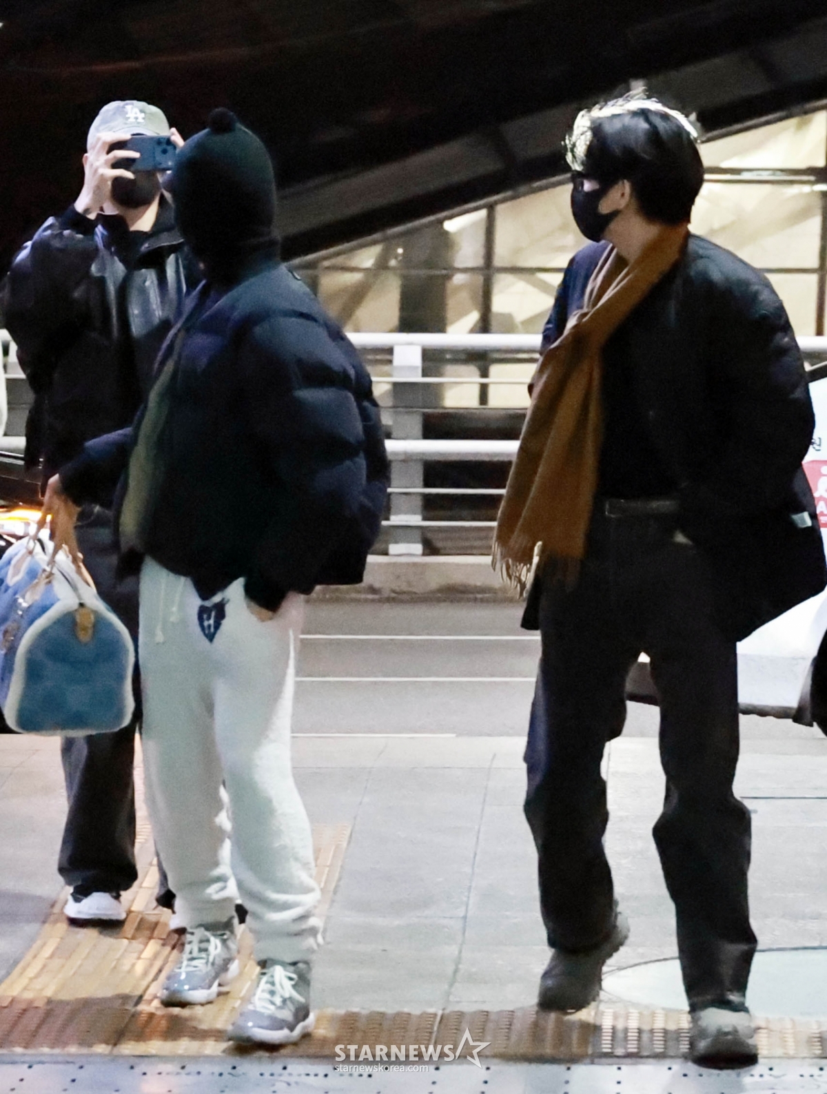 BTS 제이홉 '멋진동생들 사진 찍자!~'[★포토]