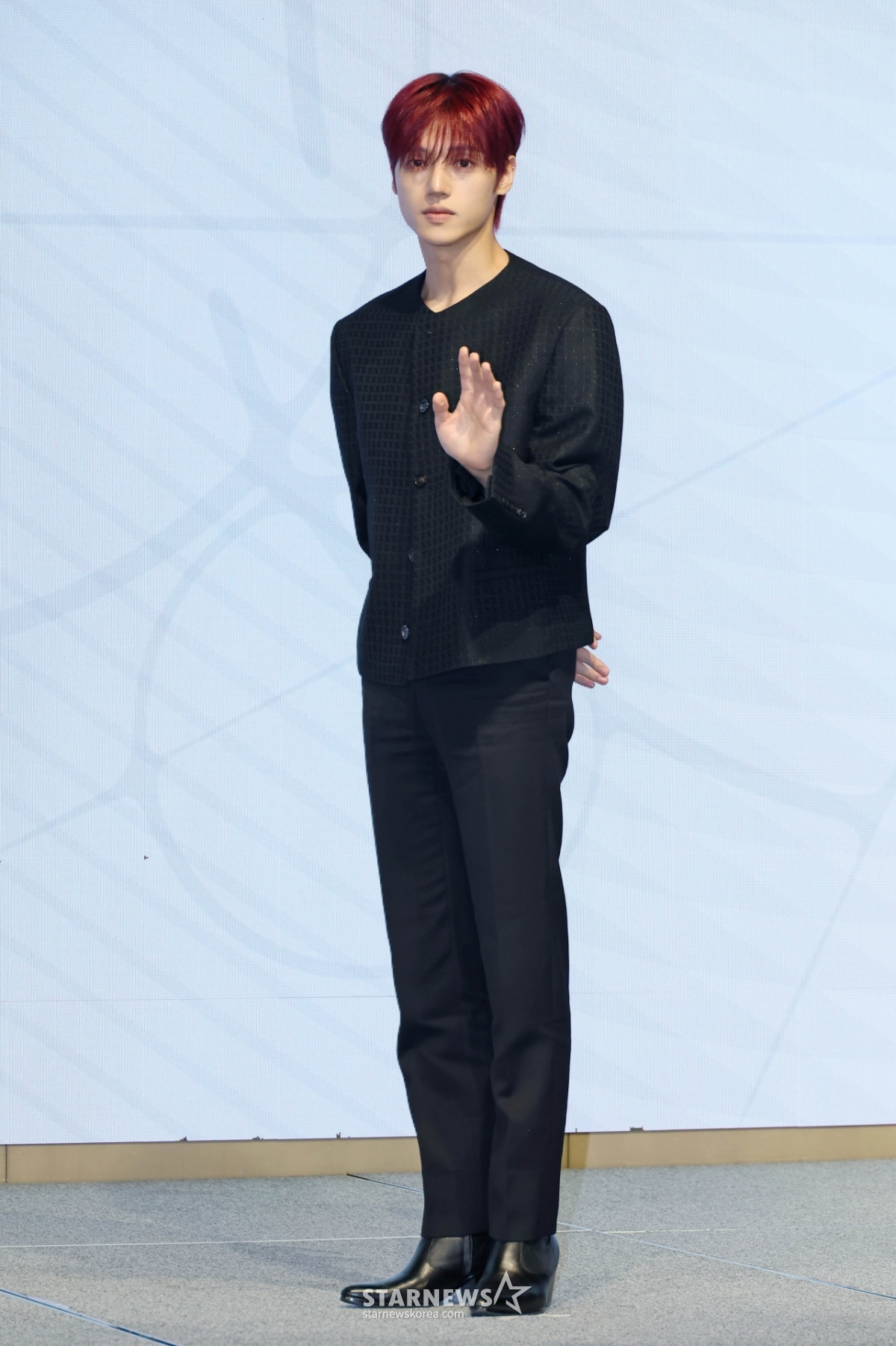 에이티즈 우영 '여심 잡는 손인사'[★포토]