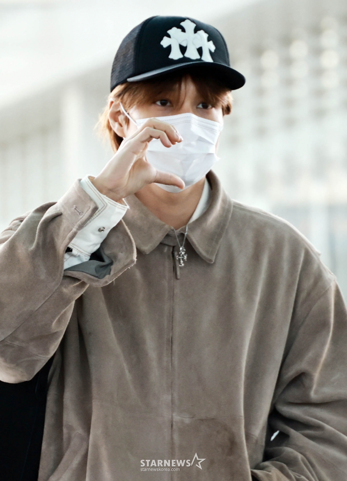 엑소 카이 '볼하트도 받아가세요'[★포토]