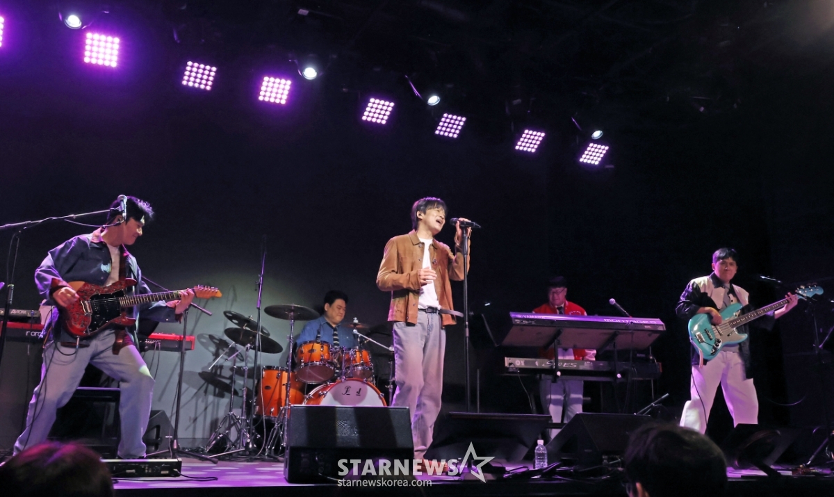아묻따밴드 '눈길 끄는 쇼케이스 무대'[★포토]
