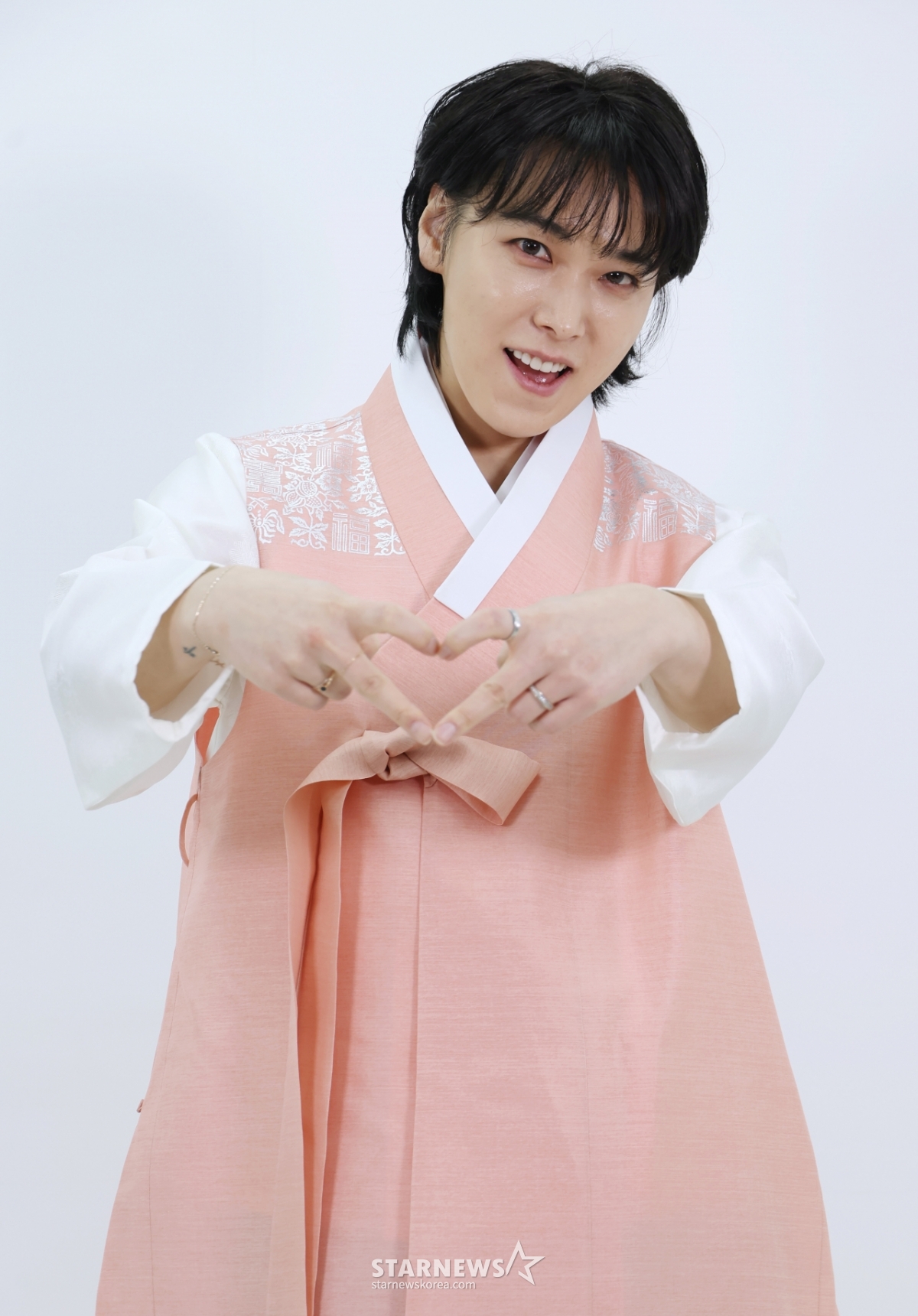 성민 '사랑 가득한 새해 되세요'[★포토]