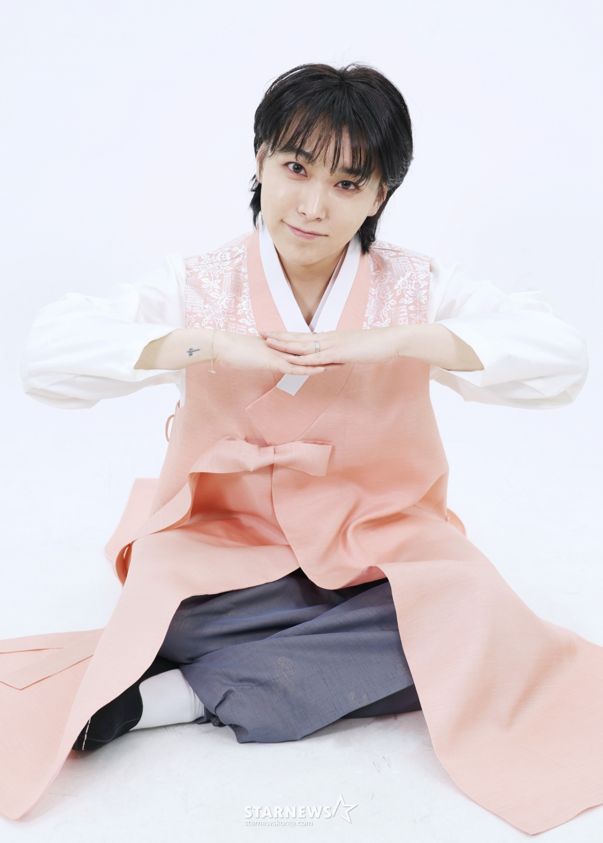 성민 '2026년 붉은 말의 해, 복 많이 받으세요'[★포토]