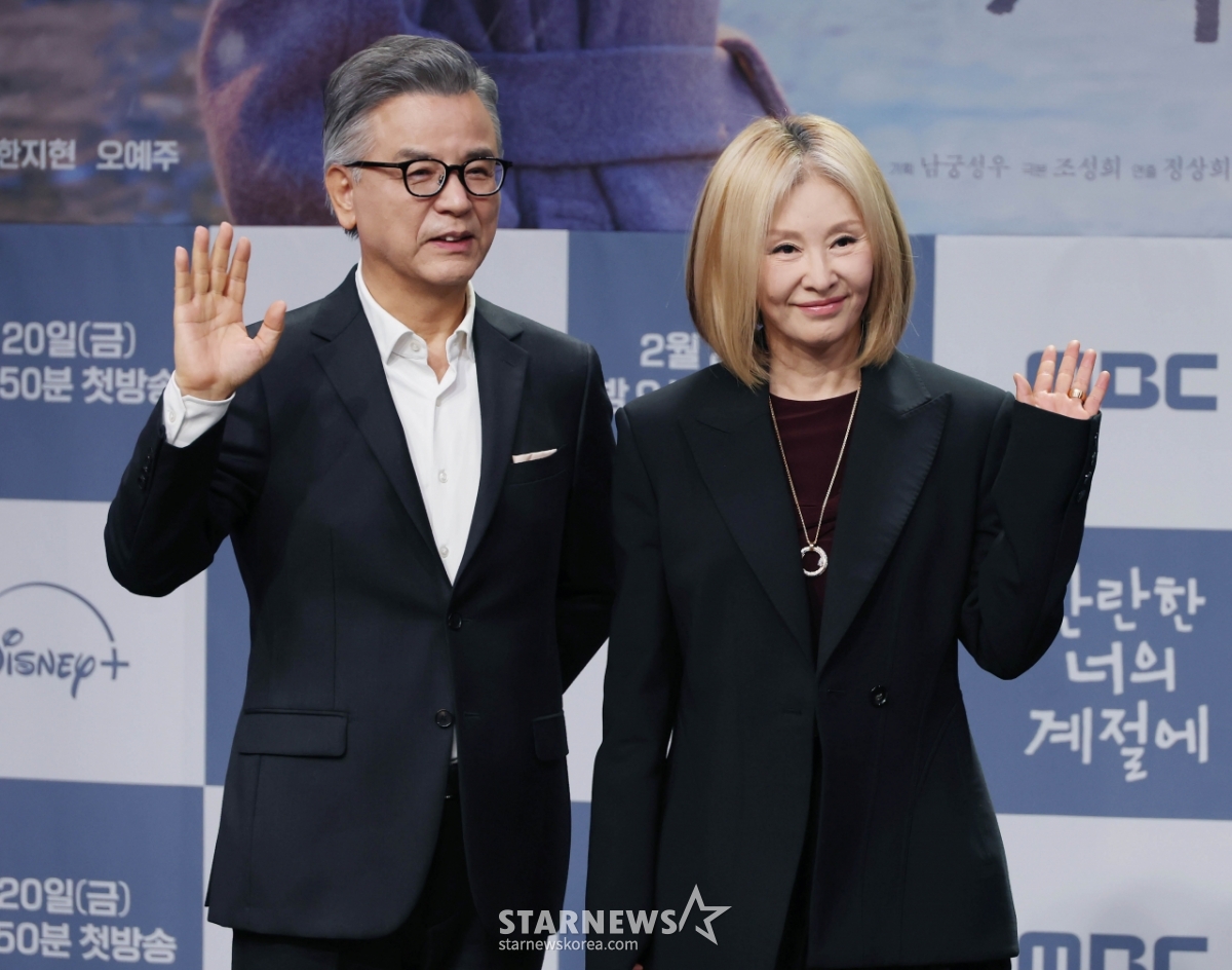 강석우-이미숙 '여유로운 손인사'[★포토]