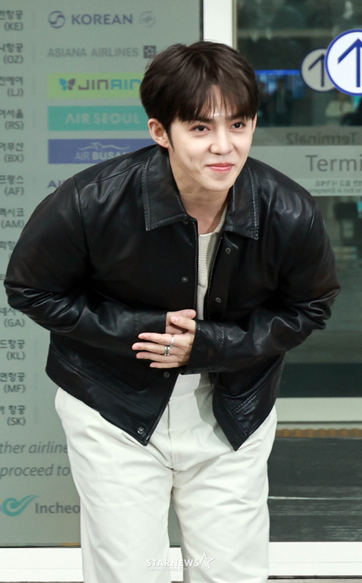 세븐틴 에스쿱스 '배꼽인사'[★포토]