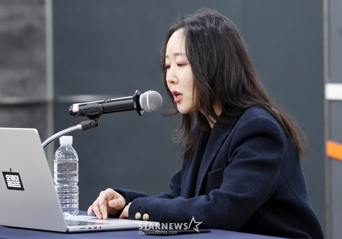 프리스타일 아닌 써온 글 읽는 민희진[★포토]