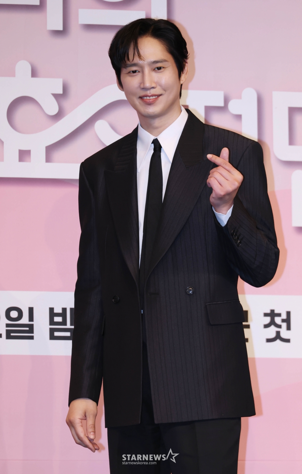 박성훈 '깜찍 손하트'[★포토]