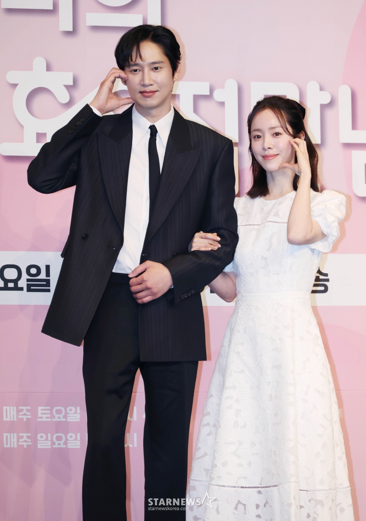 박성훈-한지민 '완벽한 커플 하트'[★포토]