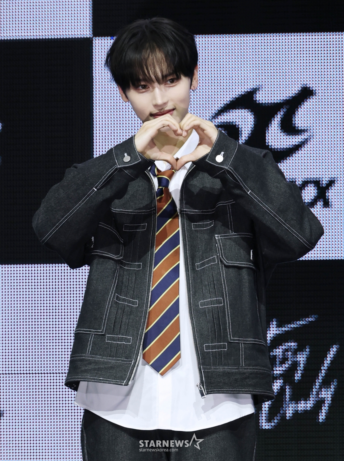 튜넥스 인후 '완벽한 손하트'[★포토]