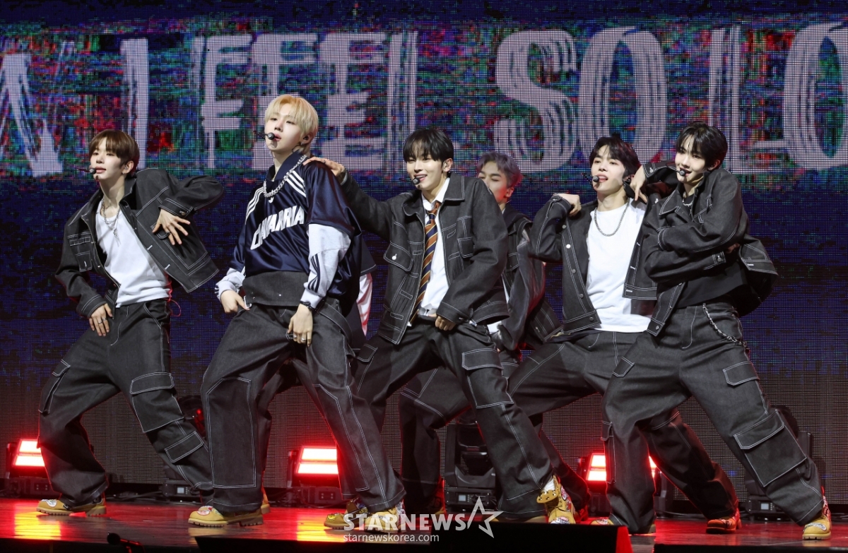 튜넥스 '화려한 데뷔 무대'[★포토]