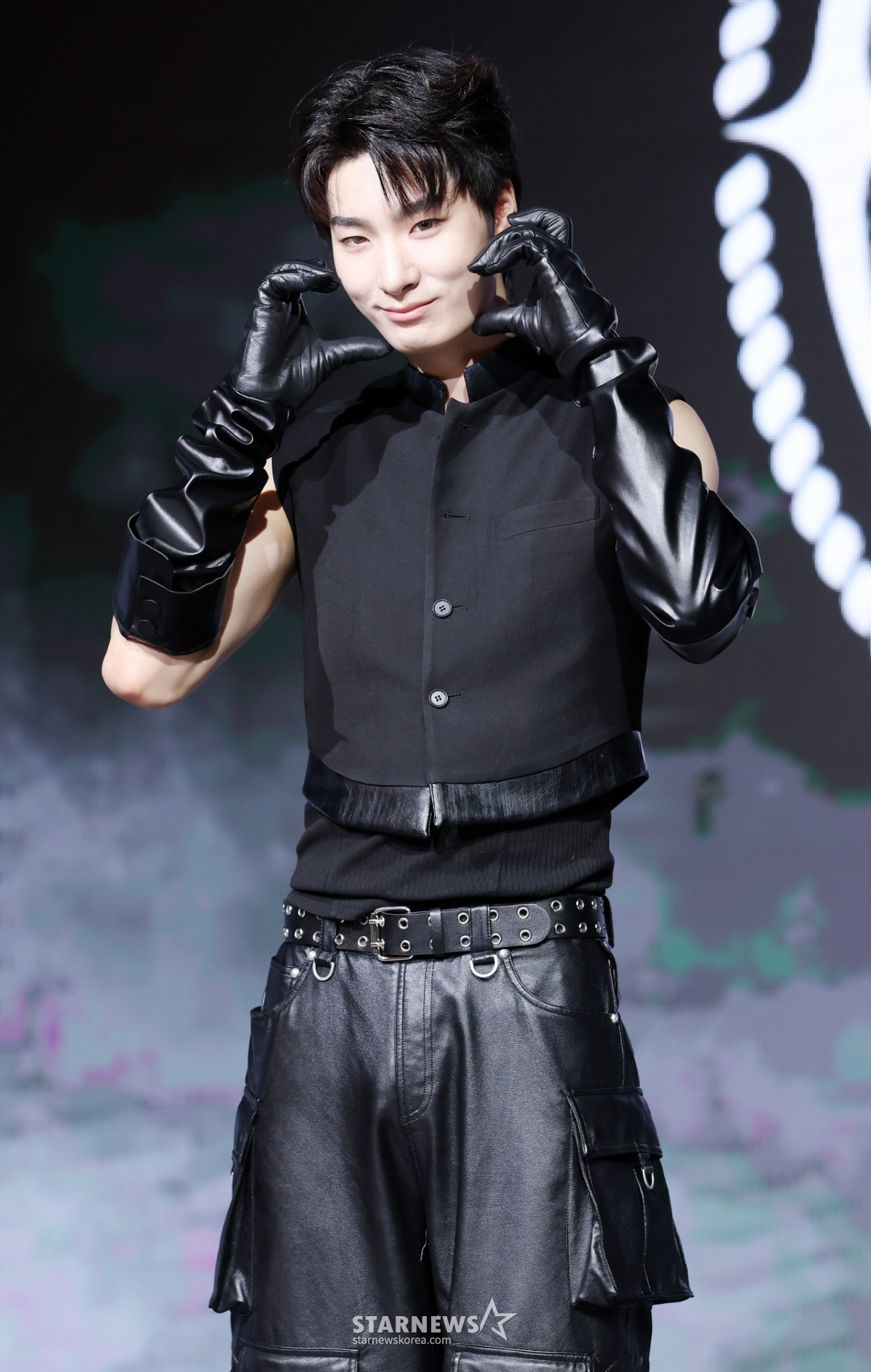 지석, 볼하트 살짝[★포토]